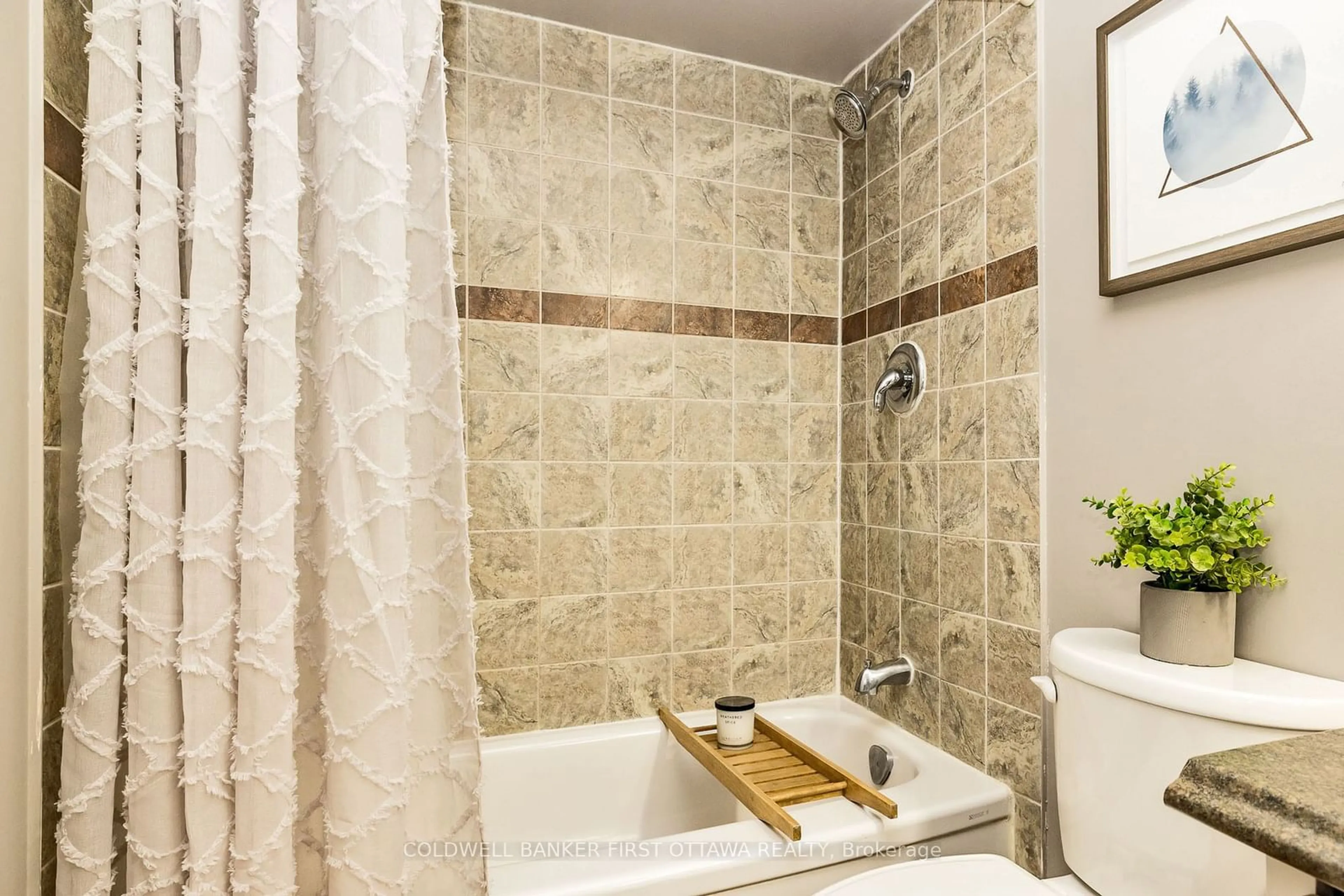 Standard bathroom, ceramic/tile floor for 24C Forester Cres #186, Bells Corners and South to Fallowfield Ontario K2H 8Y2