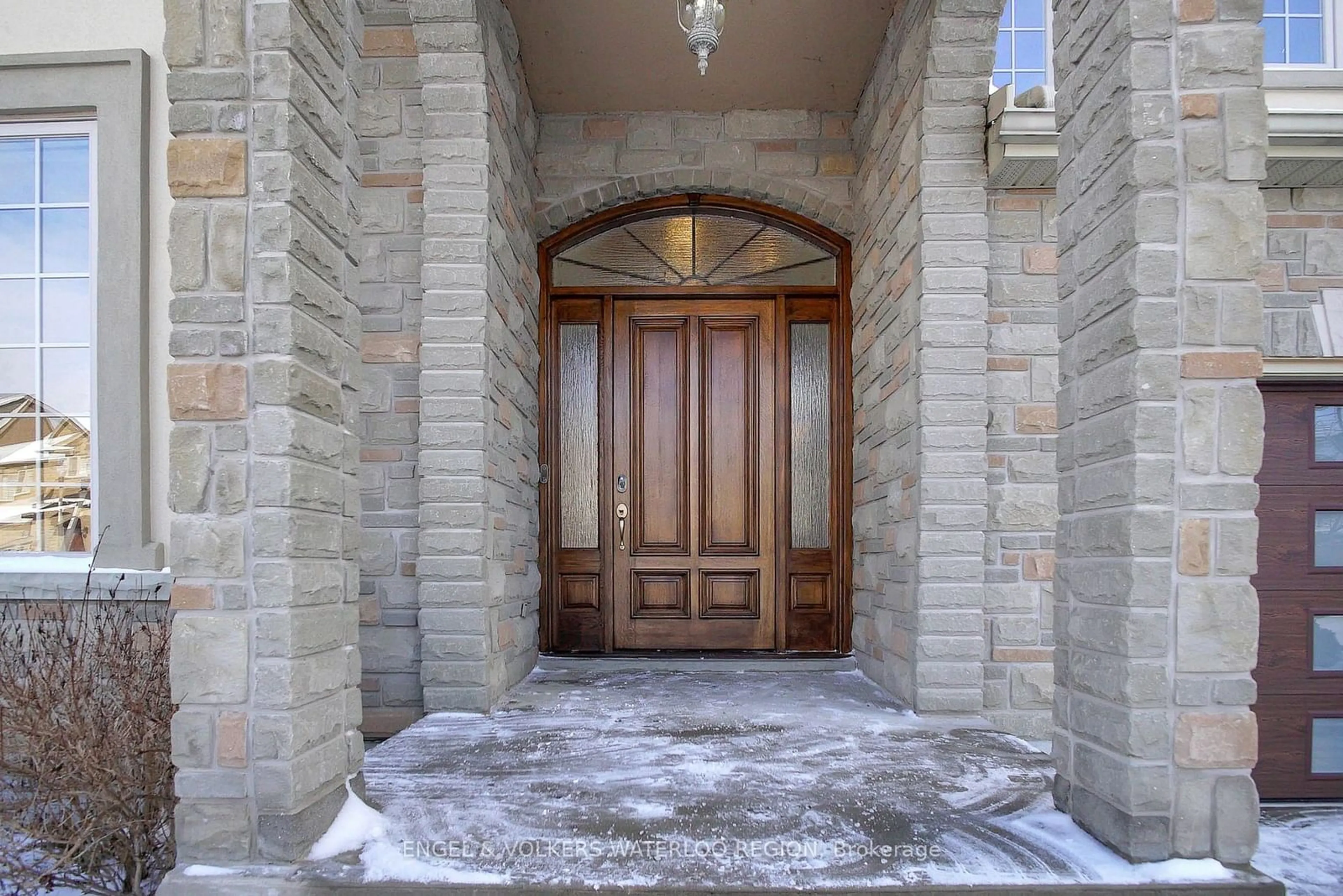 Indoor entryway for 79 Kestrel St, Kitchener Ontario N2K 4K1