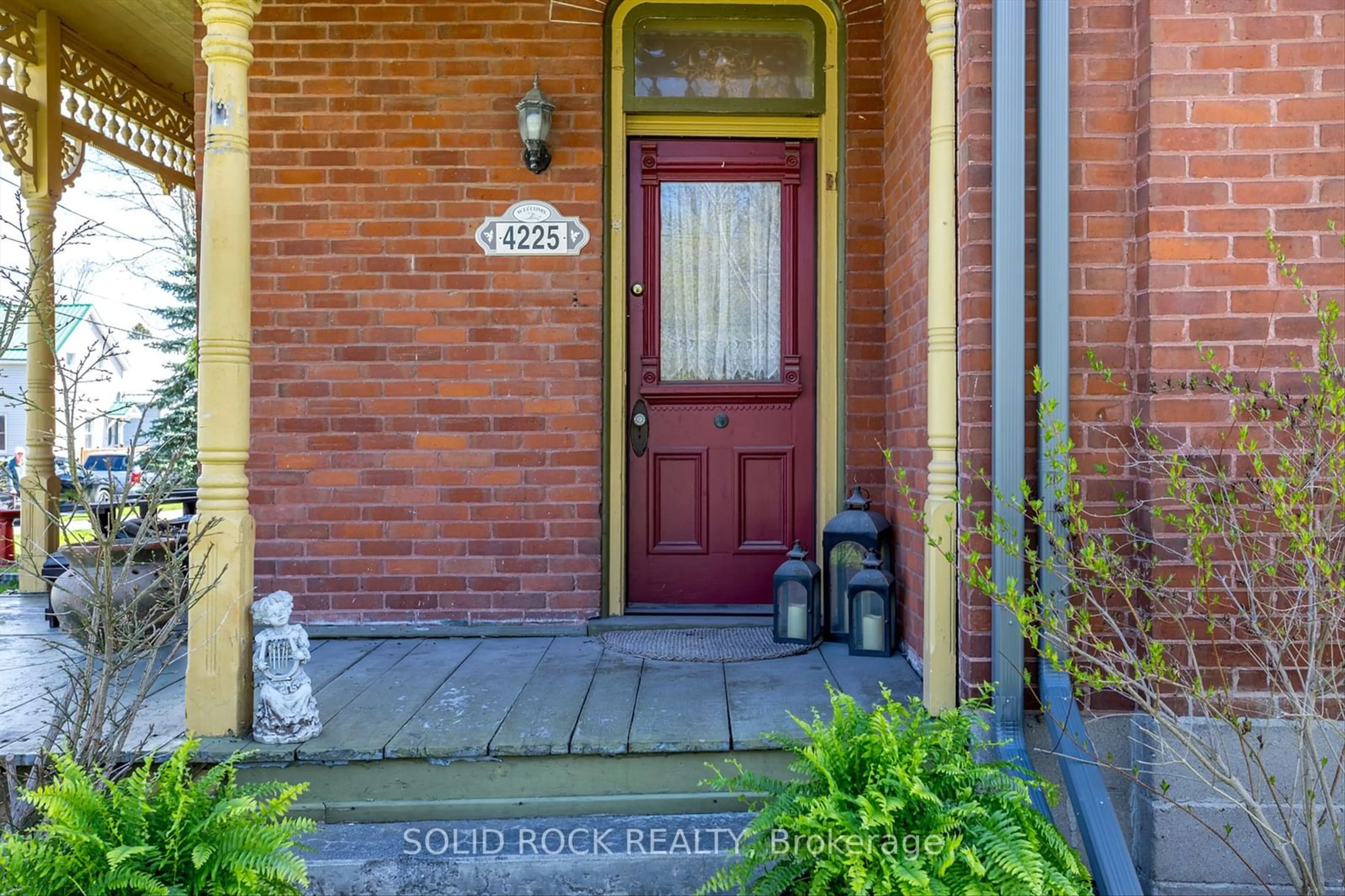 Indoor entryway for 4225 Highway 7, Asphodel-Norwood Ontario K0L 2V0