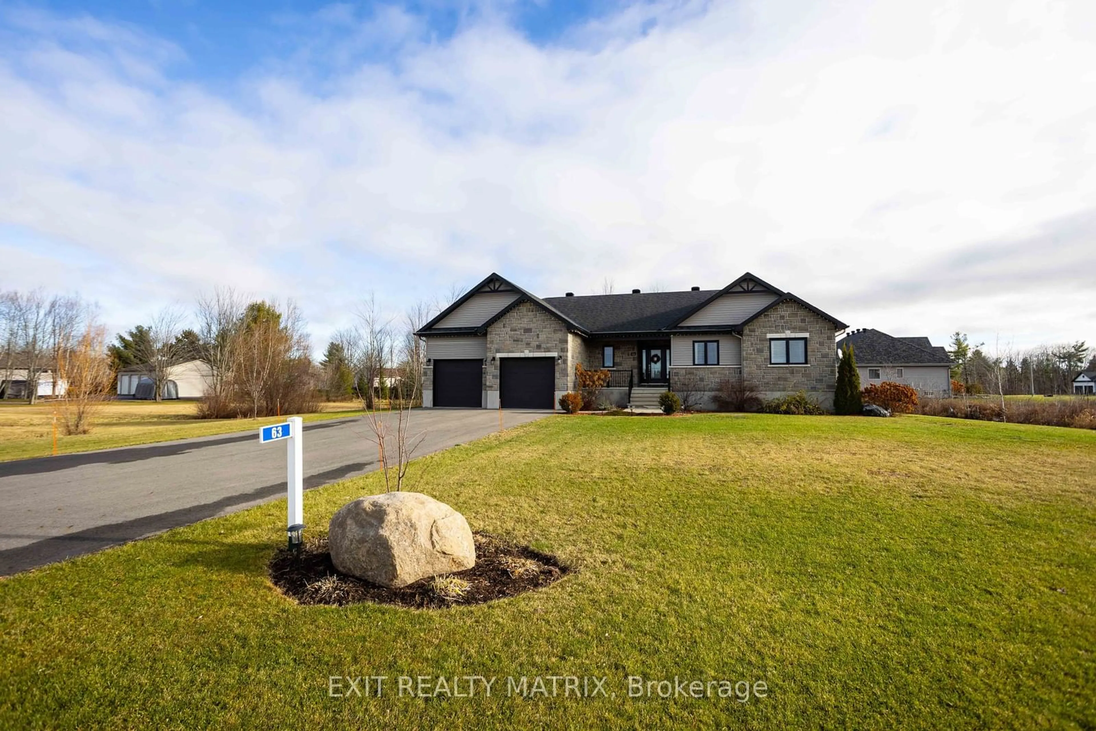 A pic from outside/outdoor area/front of a property/back of a property/a pic from drone, water/lake/river/ocean view for 63 NADINE St, Clarence-Rockland Ontario K0A 1E0