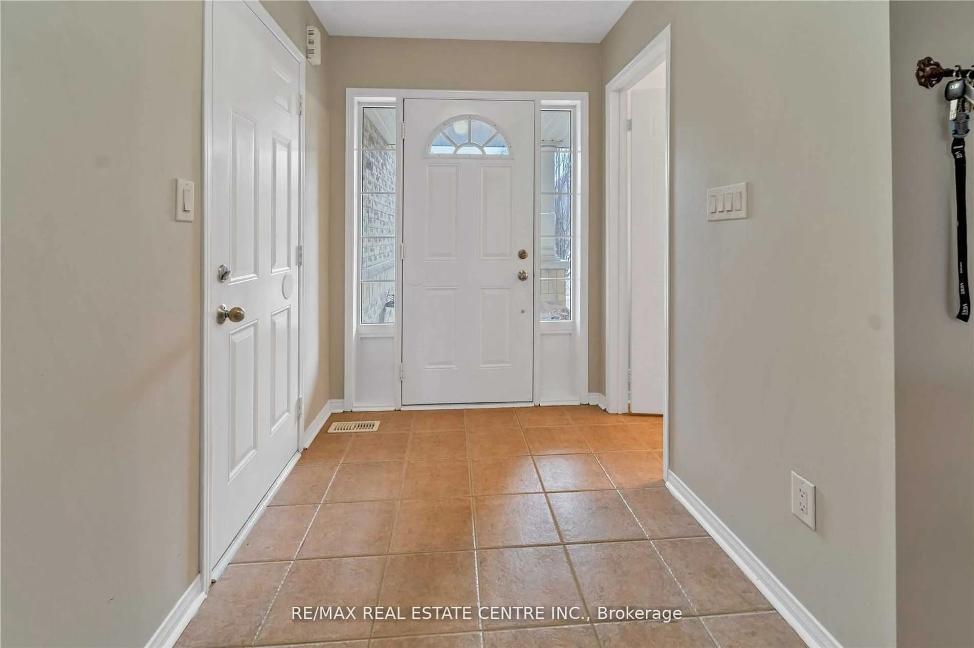 Indoor entryway for 56 Hansford Dr, Brantford Ontario N3S 0B3