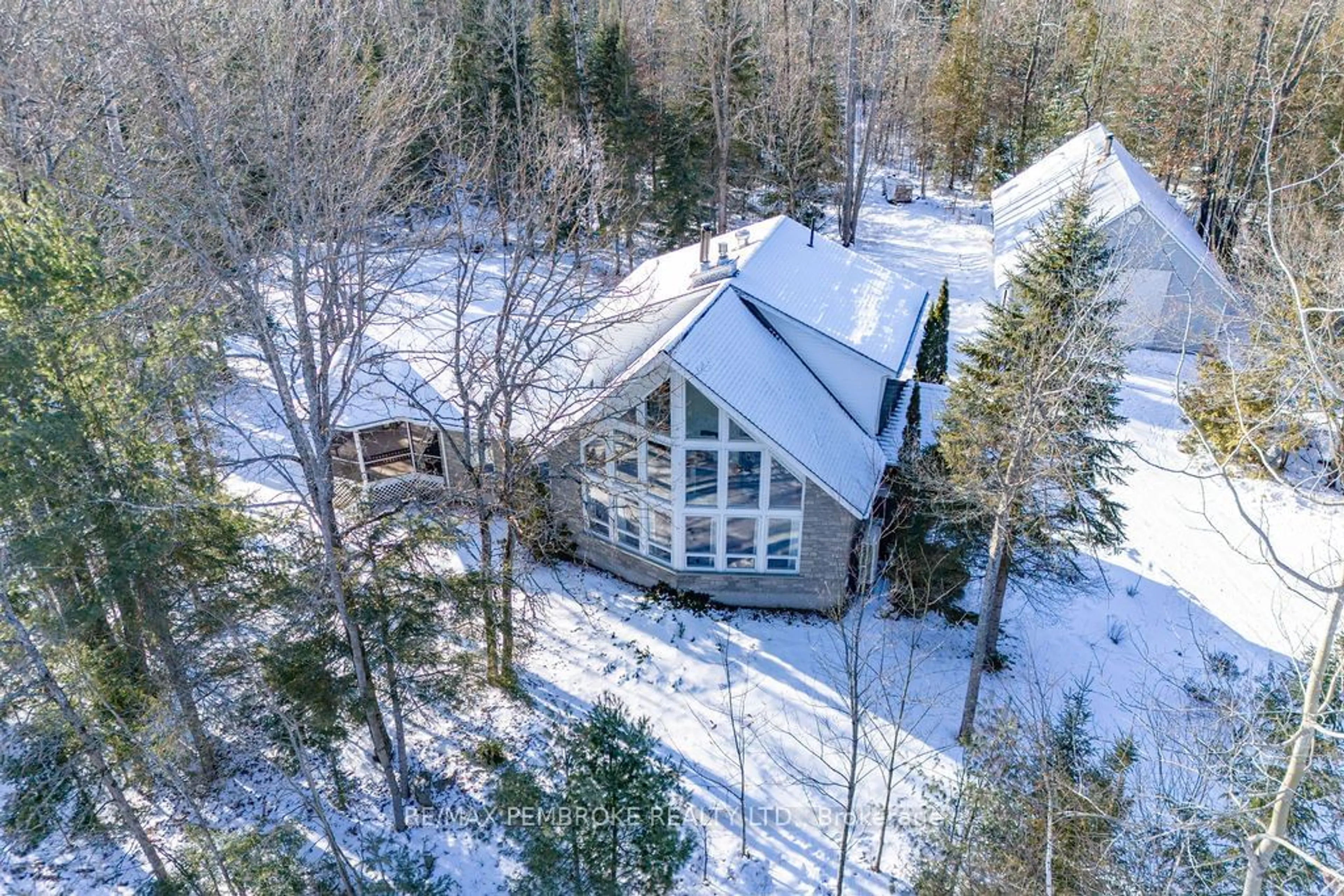 A pic from outside/outdoor area/front of a property/back of a property/a pic from drone, unknown for 323 River Dr, Petawawa Ontario K8A 6W7