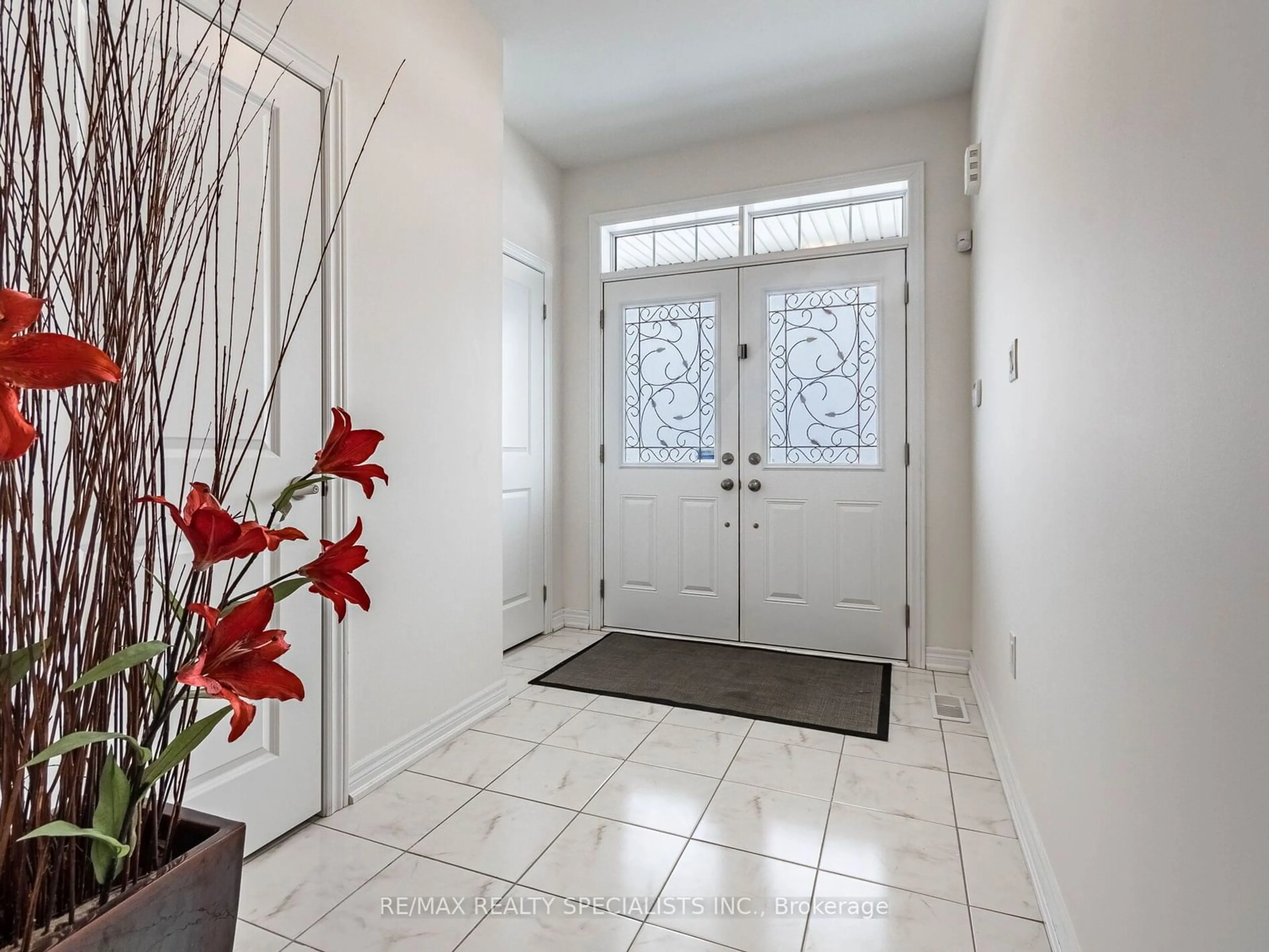 Indoor entryway for 212 Barnett Dr, Shelburne Ontario L9V 3X1