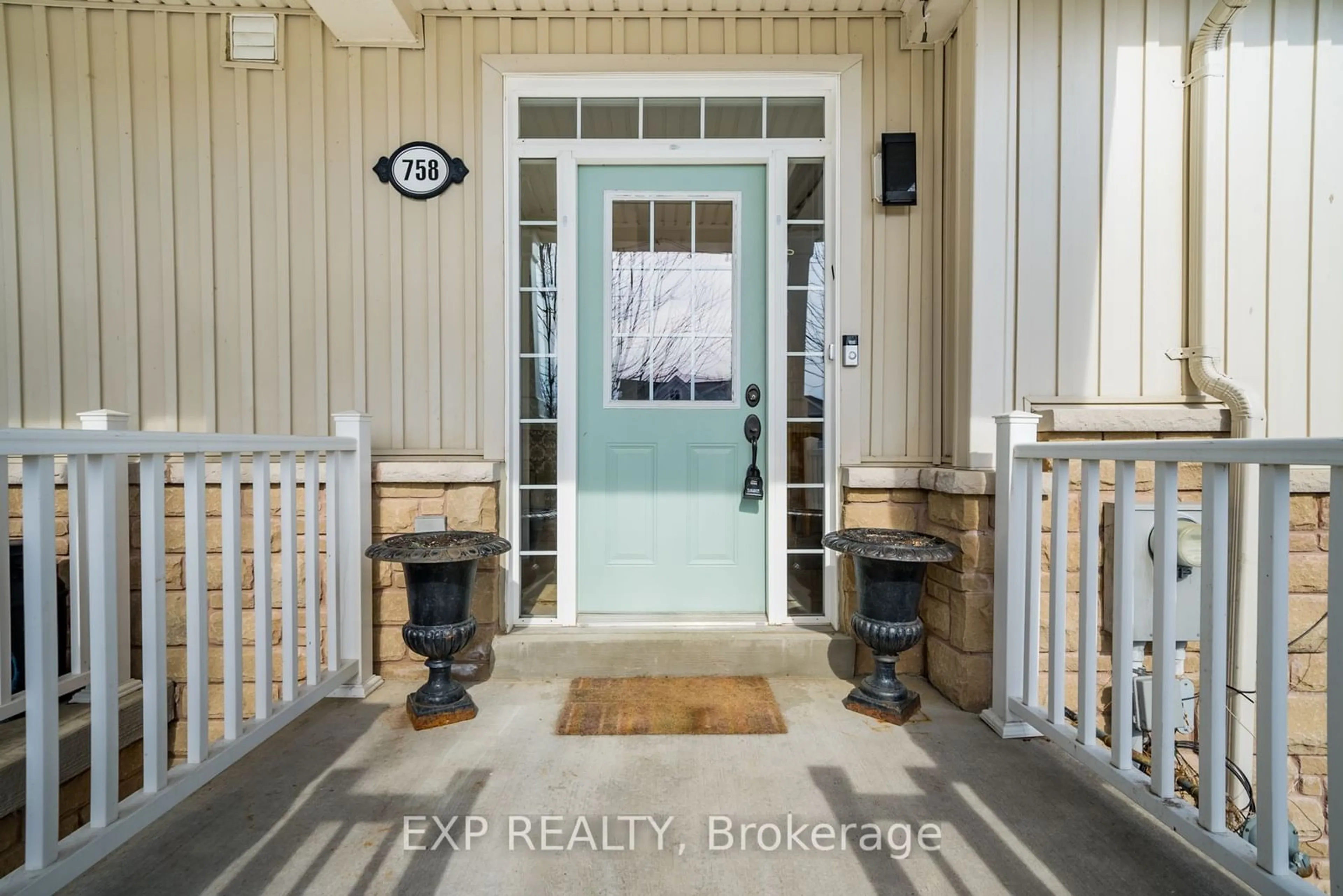 Indoor entryway for 758 Carlisle St, Cobourg Ontario K9A 0C6