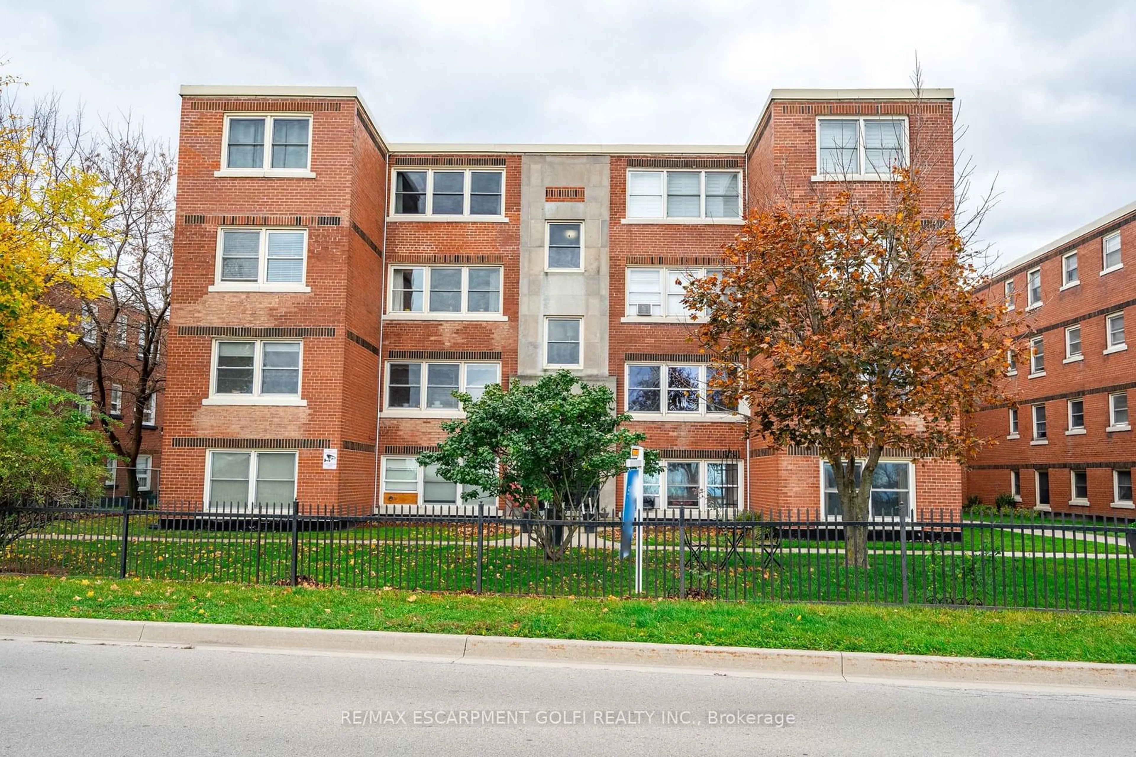 A pic from outside/outdoor area/front of a property/back of a property/a pic from drone, street for 5 East 36th St #407C, Hamilton Ontario L8V 3Y6