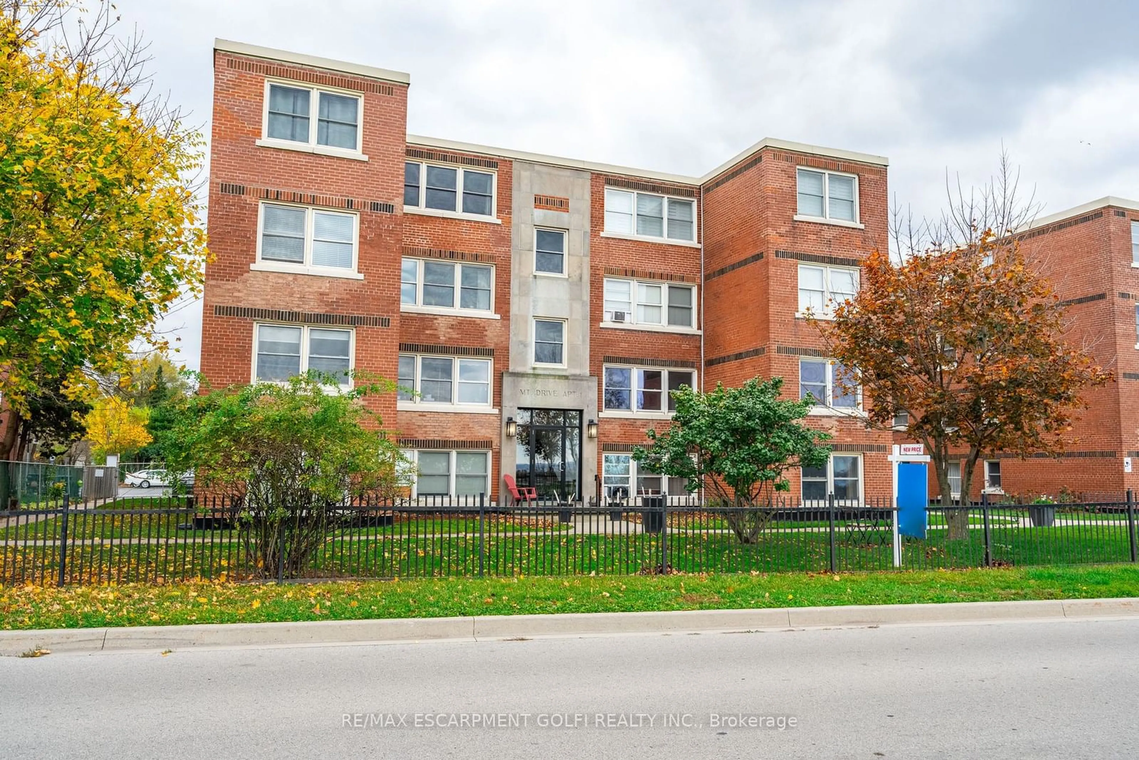 Home with brick exterior material, building for 5 East 36th St #407C, Hamilton Ontario L8V 3Y6