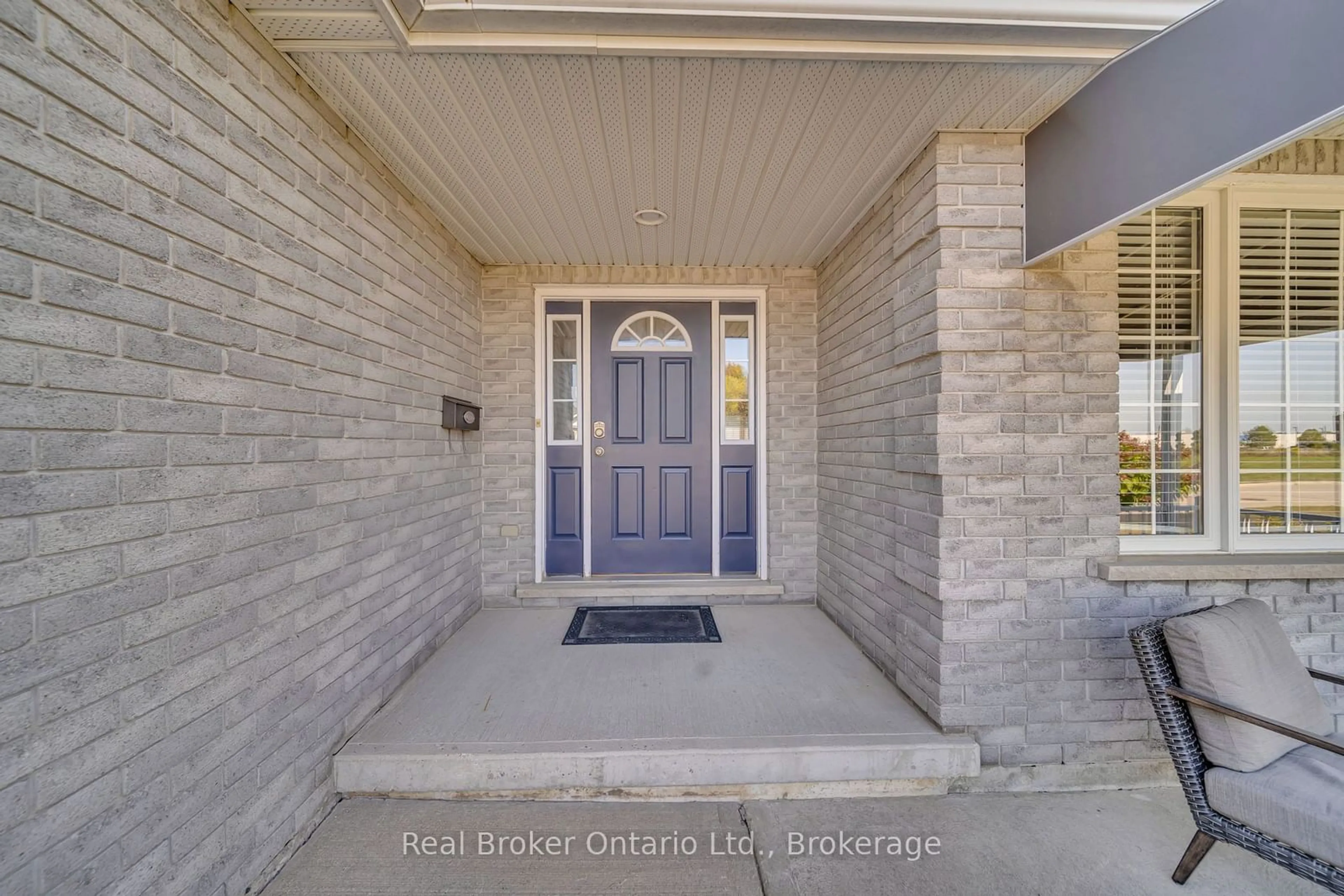 Indoor entryway for 500 Havelock Ave, North Perth Ontario N4W 3T6