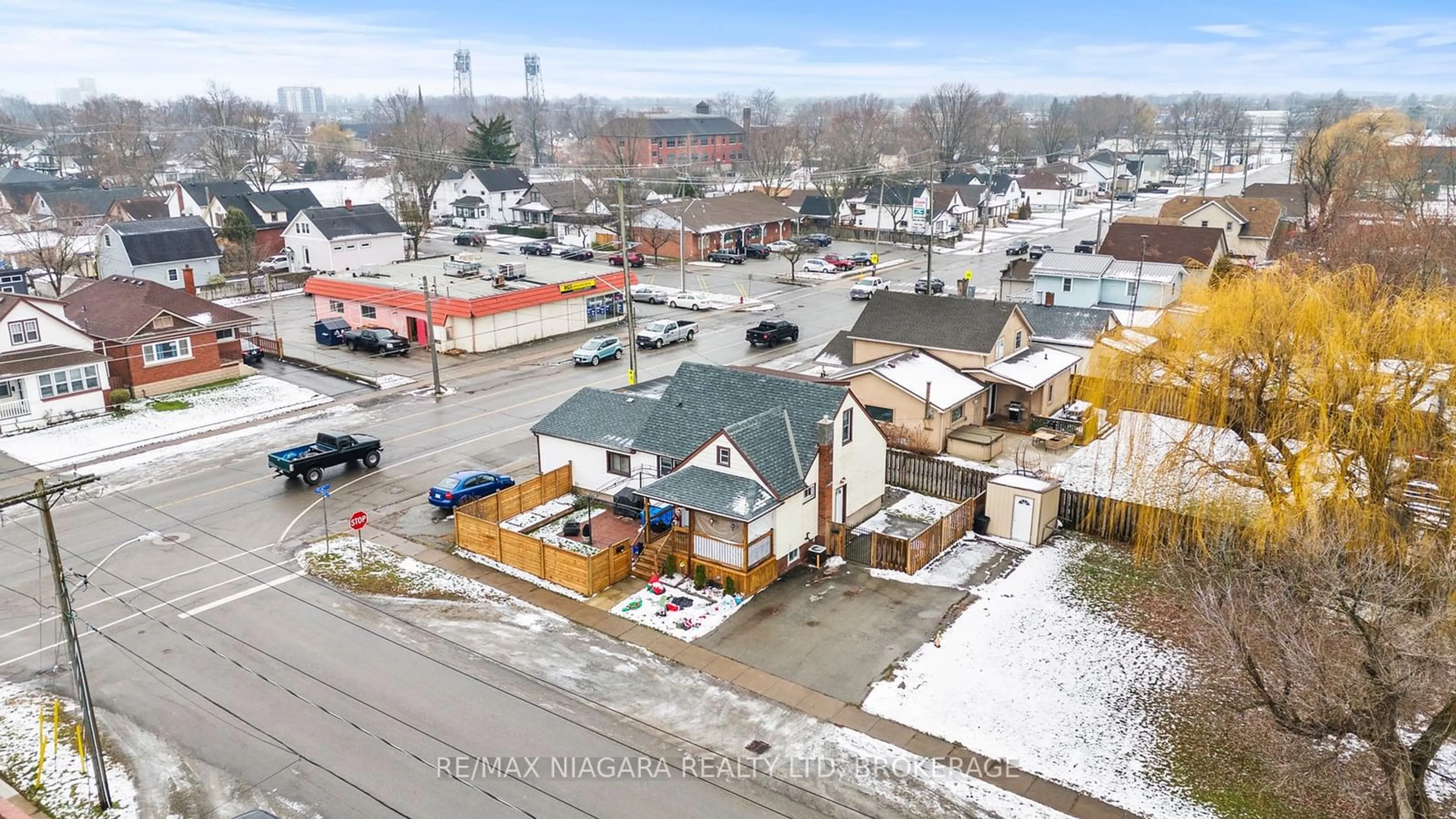 A pic from outside/outdoor area/front of a property/back of a property/a pic from drone, street for 130 Killaly St, Port Colborne Ontario L3K 1N6