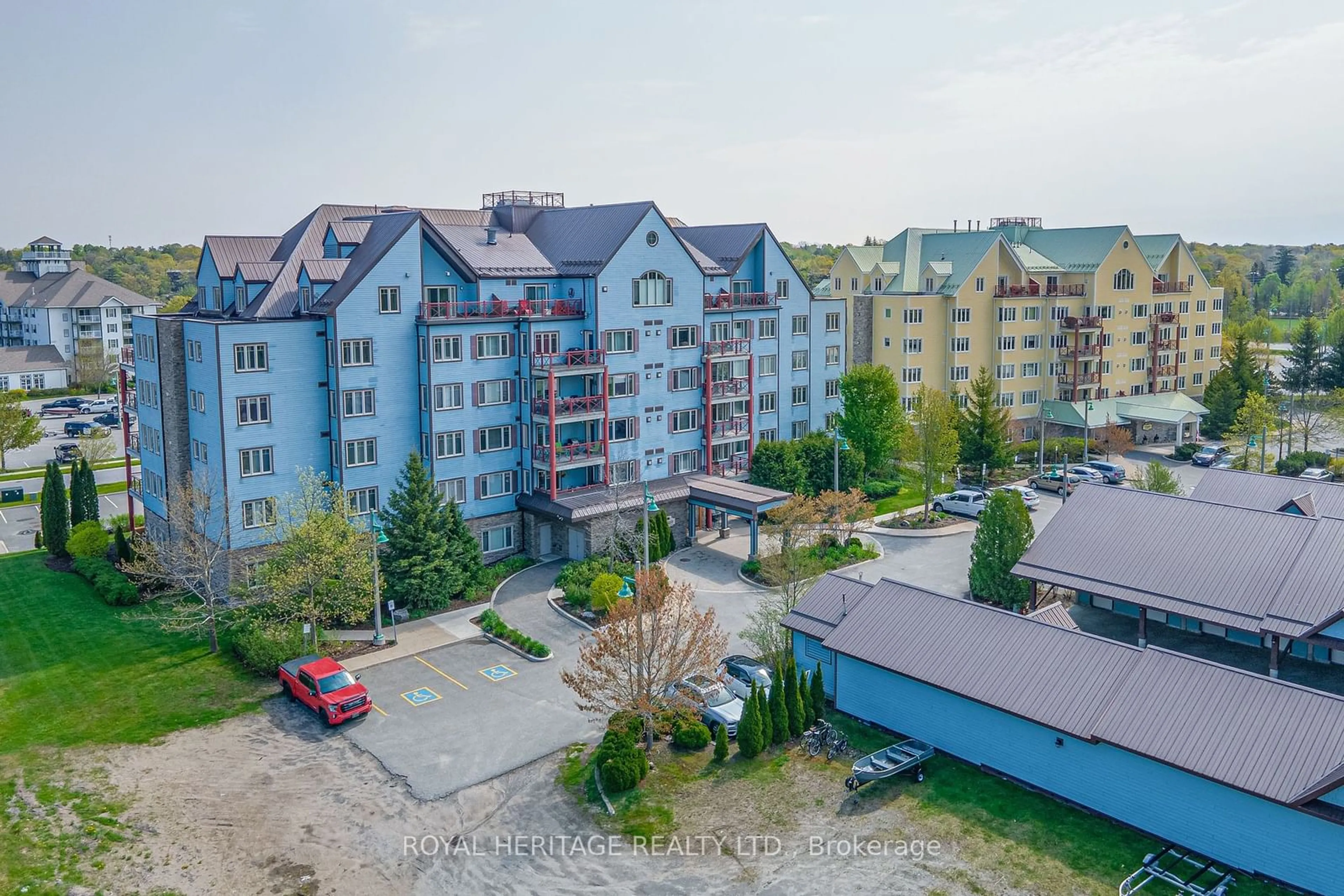 A pic from outside/outdoor area/front of a property/back of a property/a pic from drone, city buildings view from balcony for 130 Steamship Bay Rd #605, Gravenhurst Ontario P0C 1G0