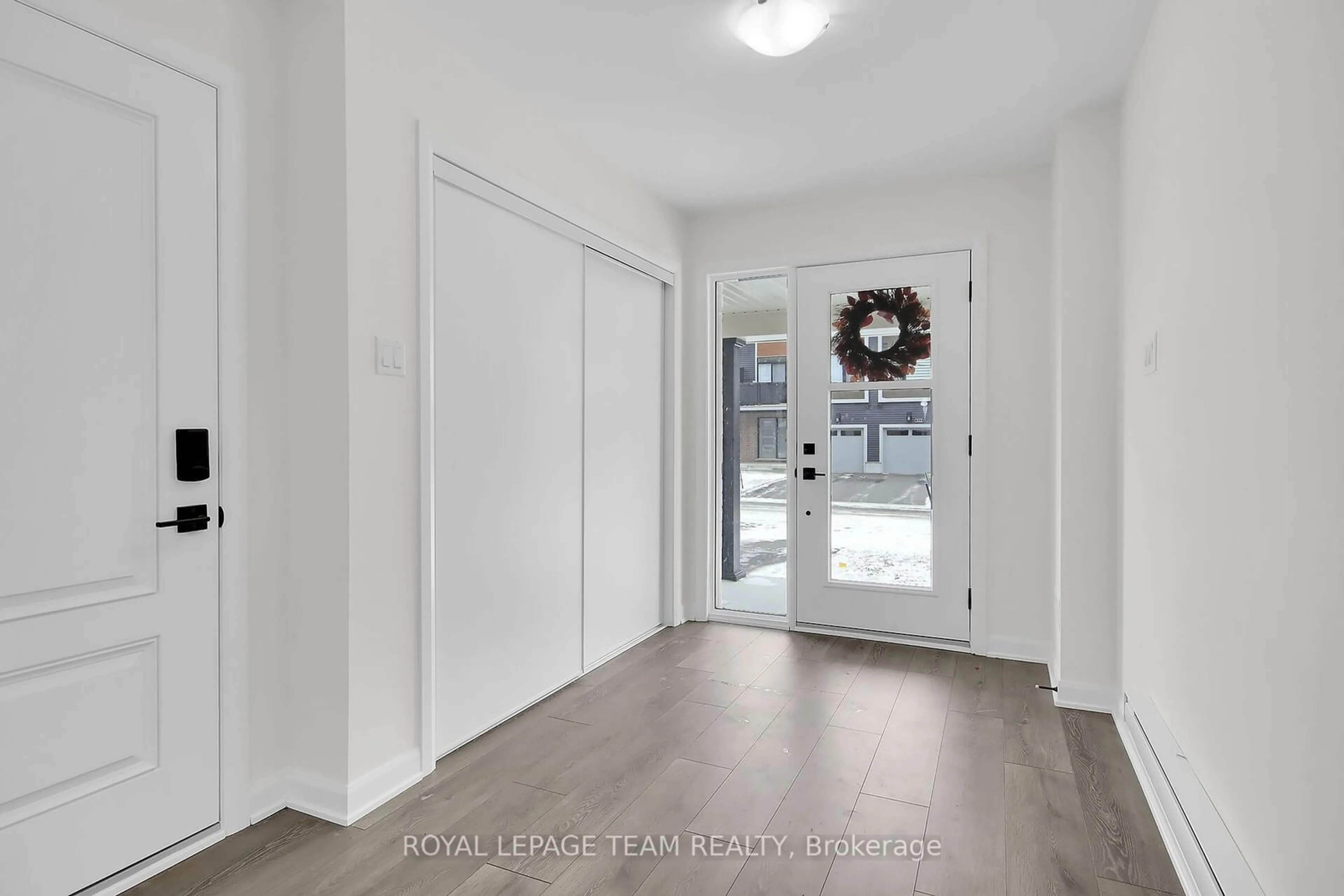 Indoor entryway for 313 Raheen Crt, Barrhaven Ontario K2J 7C1