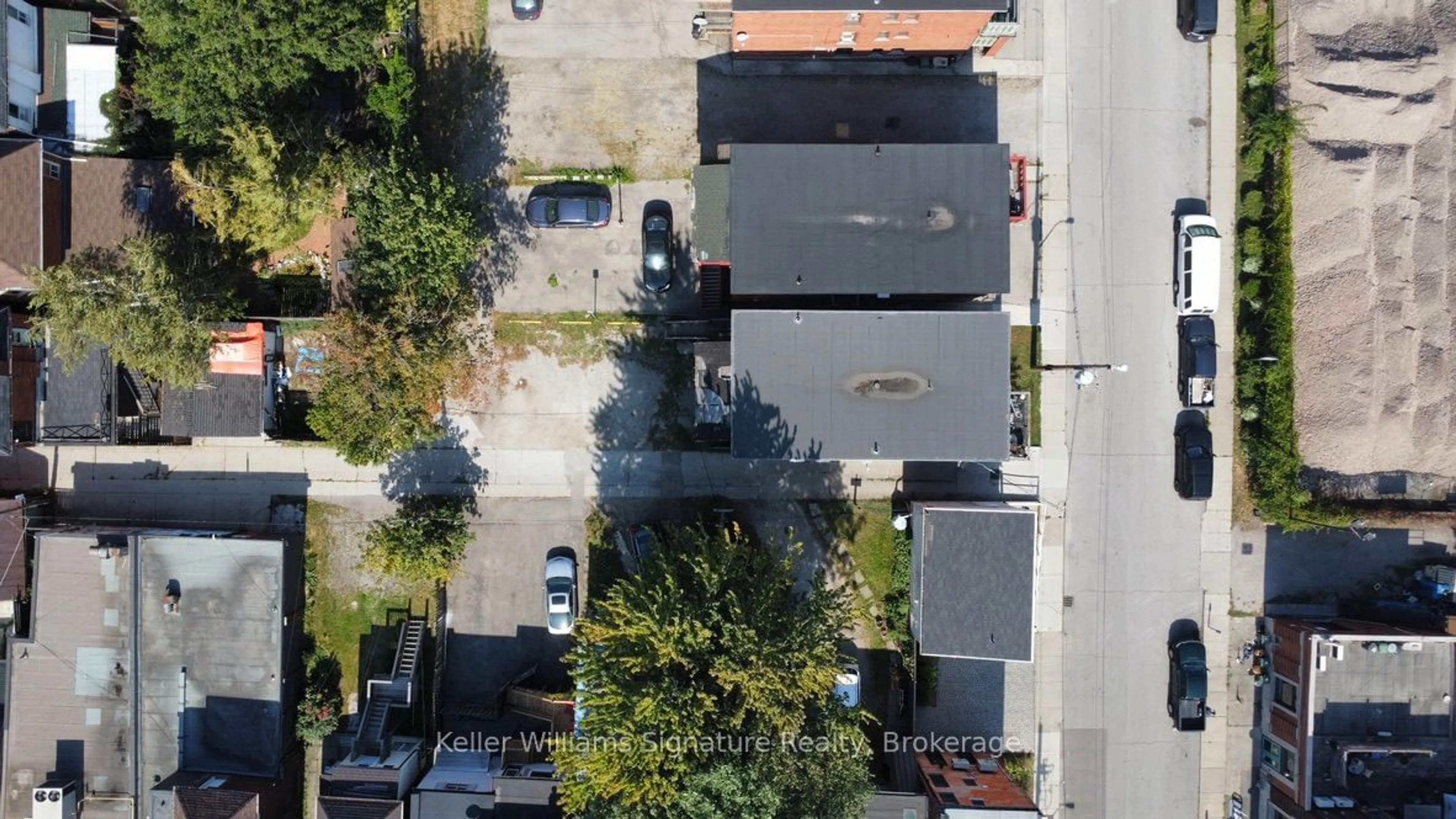 A pic from outside/outdoor area/front of a property/back of a property/a pic from drone, city buildings view from balcony for 13 Westinghouse Ave, Hamilton Ontario L8L 6E4