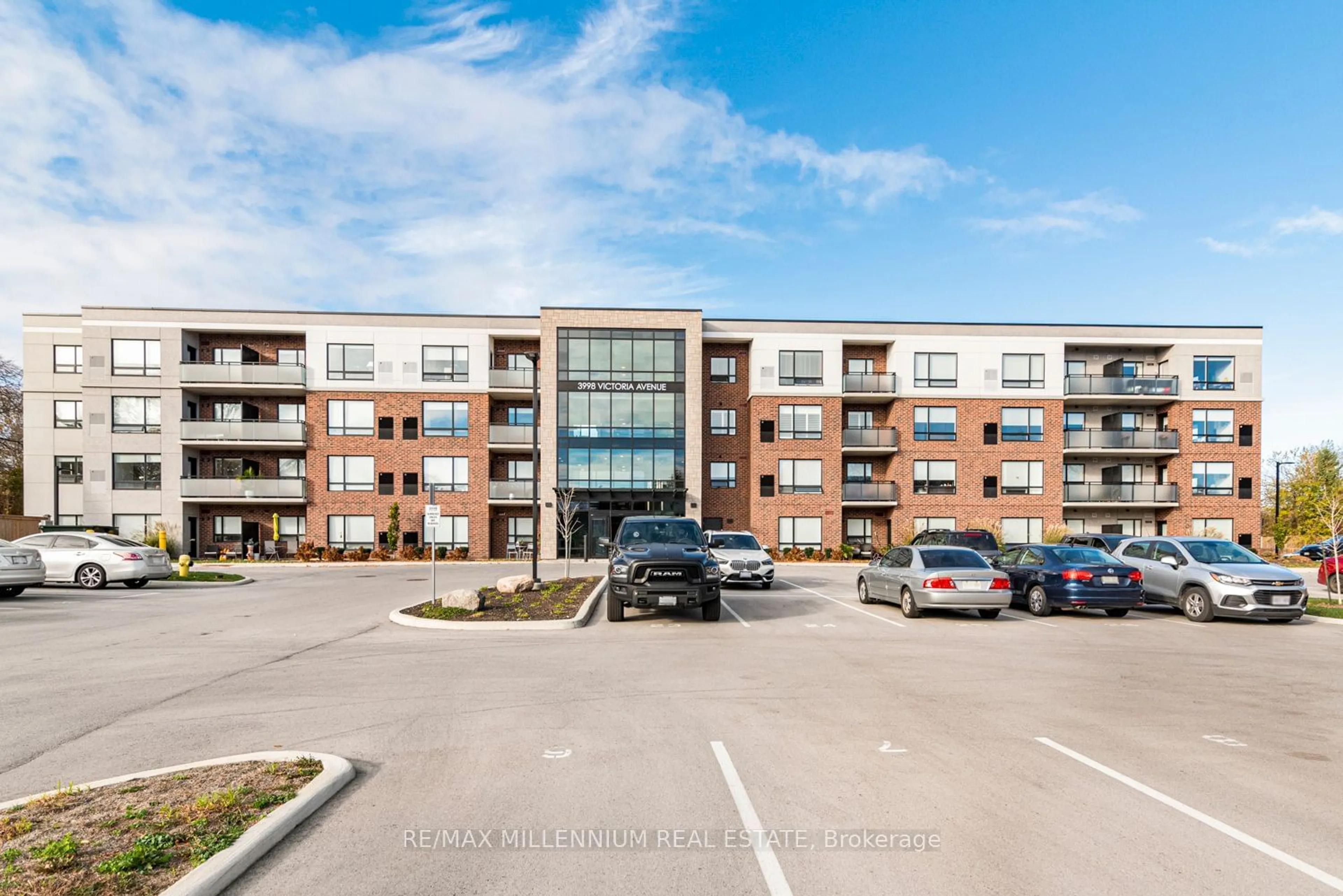 A pic from outside/outdoor area/front of a property/back of a property/a pic from drone, building for 3998 Victoria Ave #408, Lincoln Ontario L0R 2C0