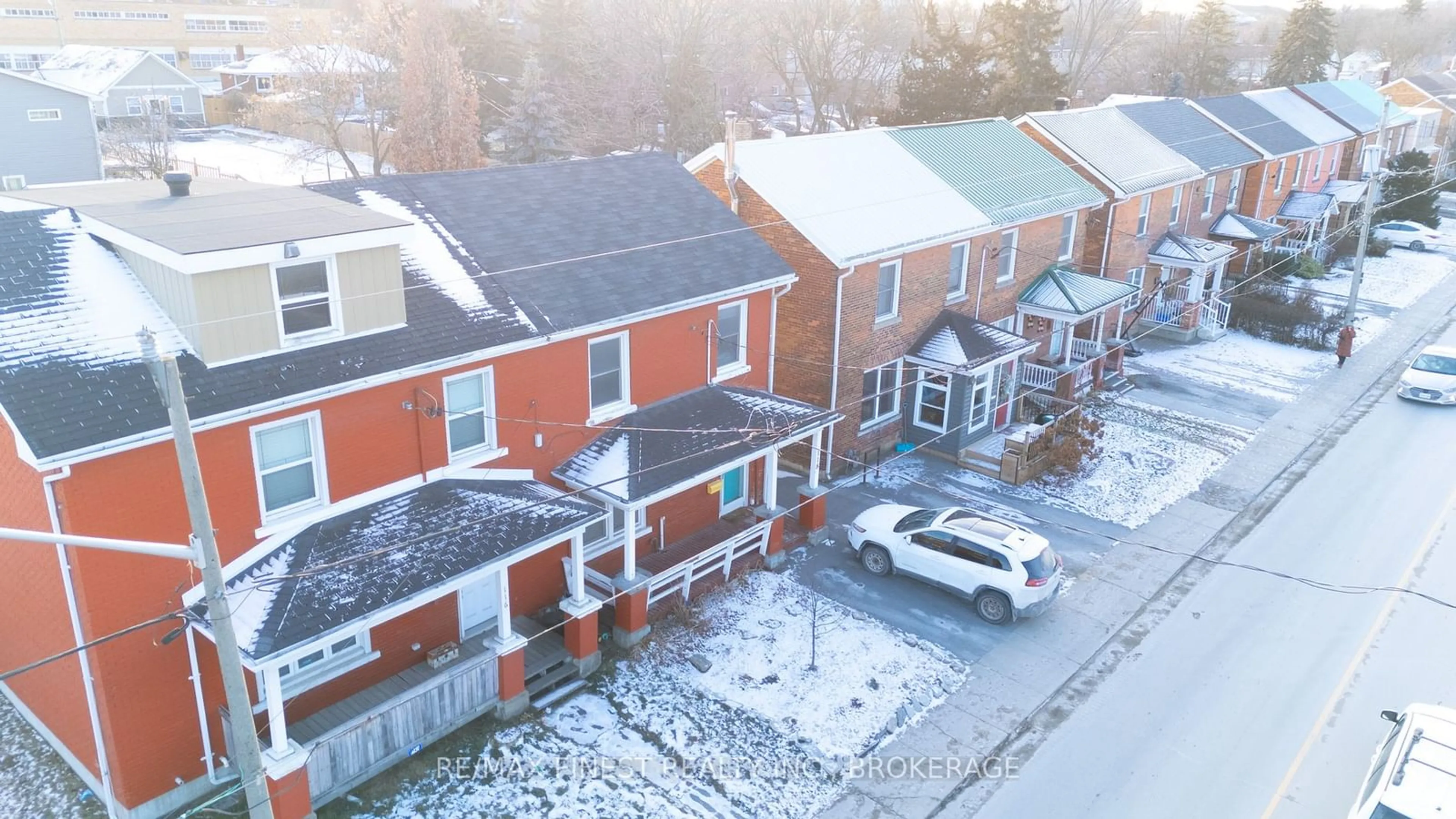 A pic from outside/outdoor area/front of a property/back of a property/a pic from drone, street for 118 Stephen St, Kingston Ontario K7K 2C7