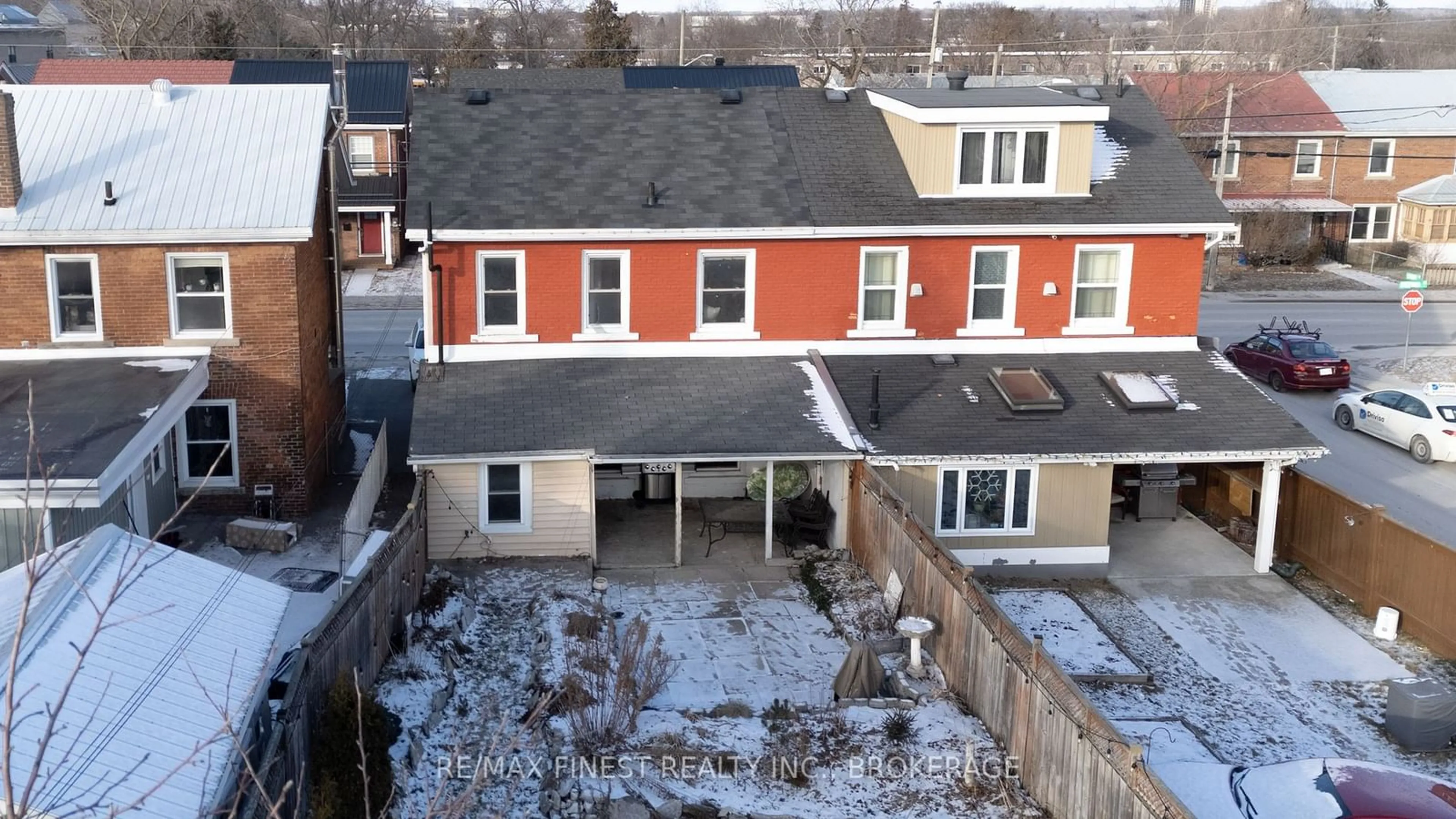 A pic from outside/outdoor area/front of a property/back of a property/a pic from drone, unknown for 118 Stephen St, Kingston Ontario K7K 2C7