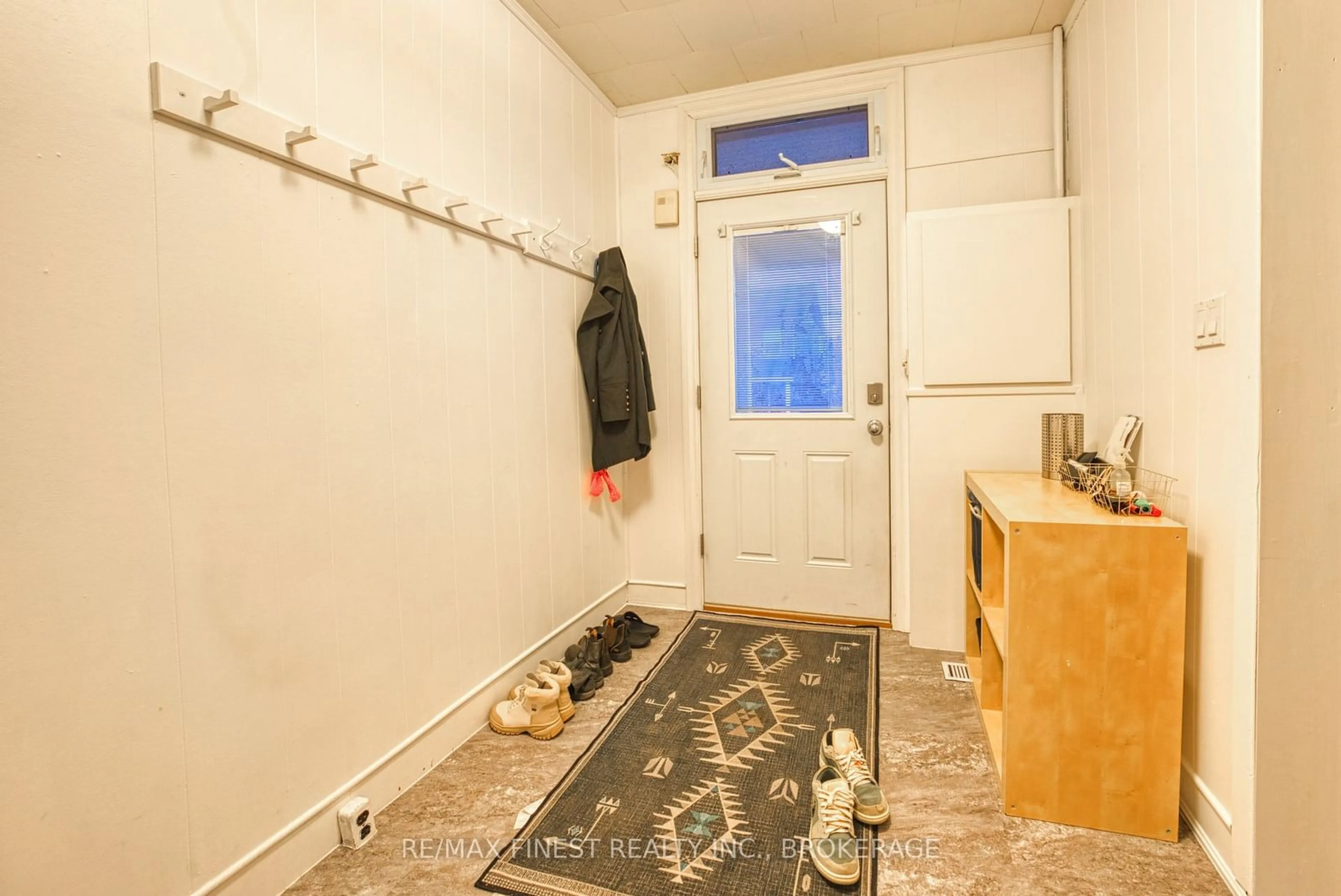 Laundry room for 118 Stephen St, Kingston Ontario K7K 2C7