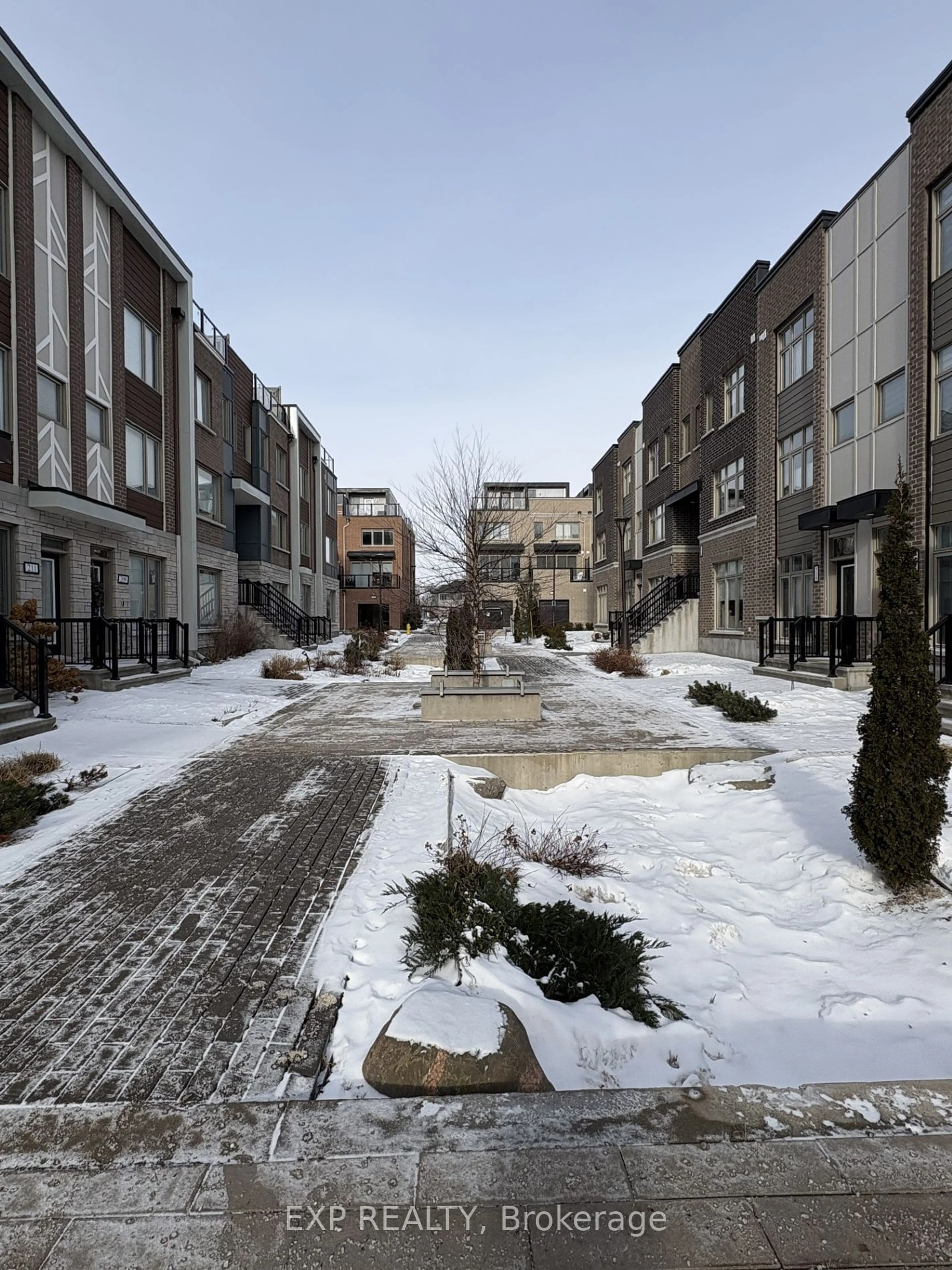 Patio, street for 213 Makadewa, Manor Park - Cardinal Glen and Area Ontario K1K 4Z8