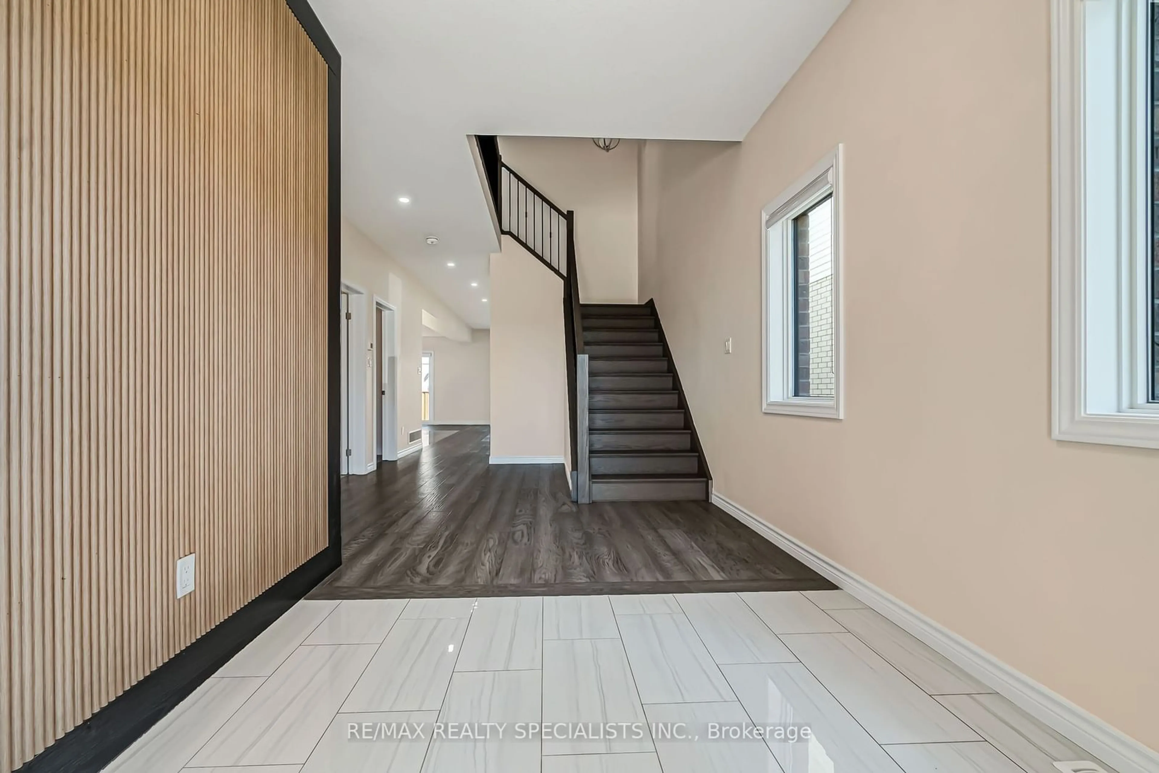 Indoor entryway for 242 Middleton Ave, London Ontario N6L 0E9