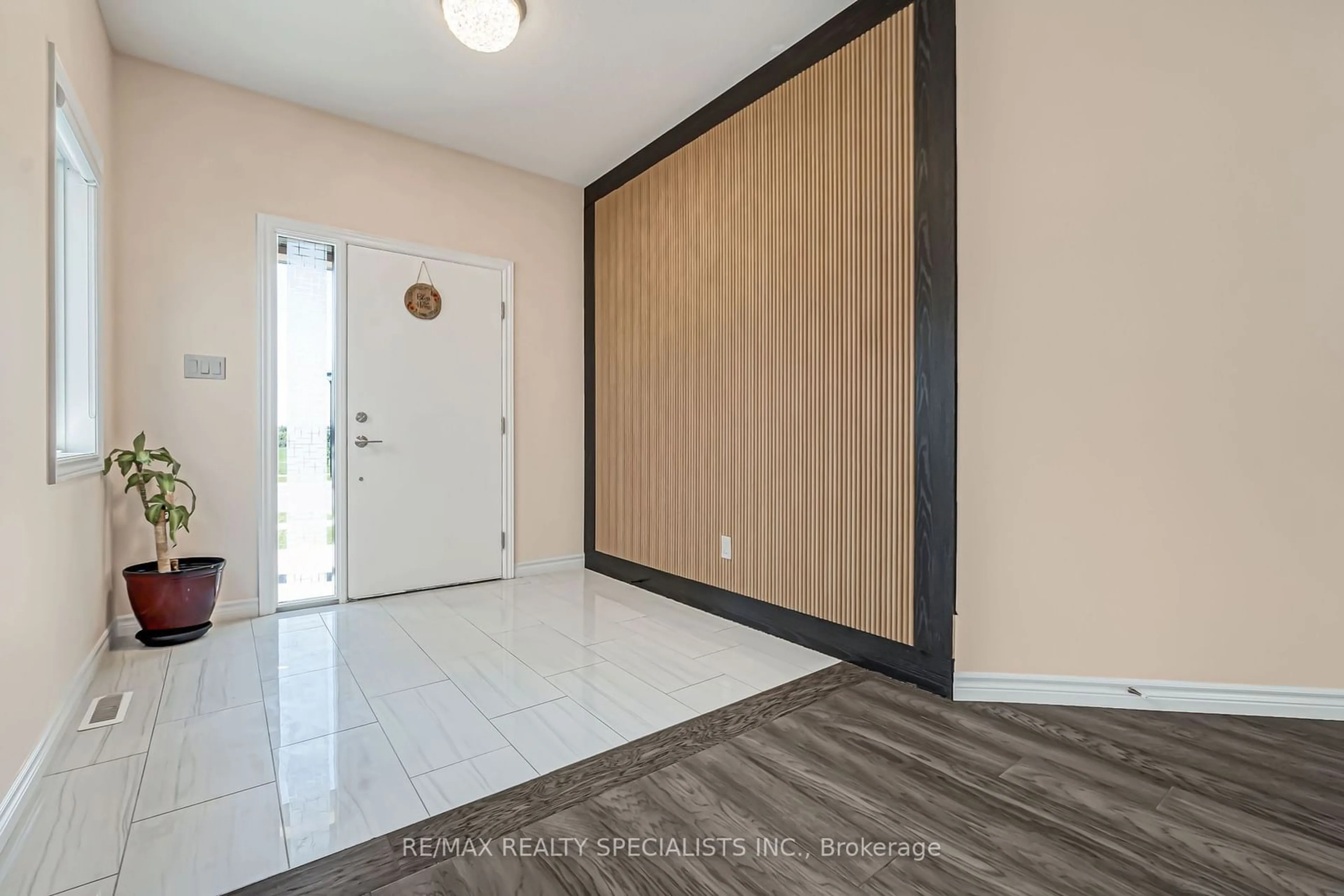 Indoor entryway for 242 Middleton Ave, London Ontario N6L 0E9