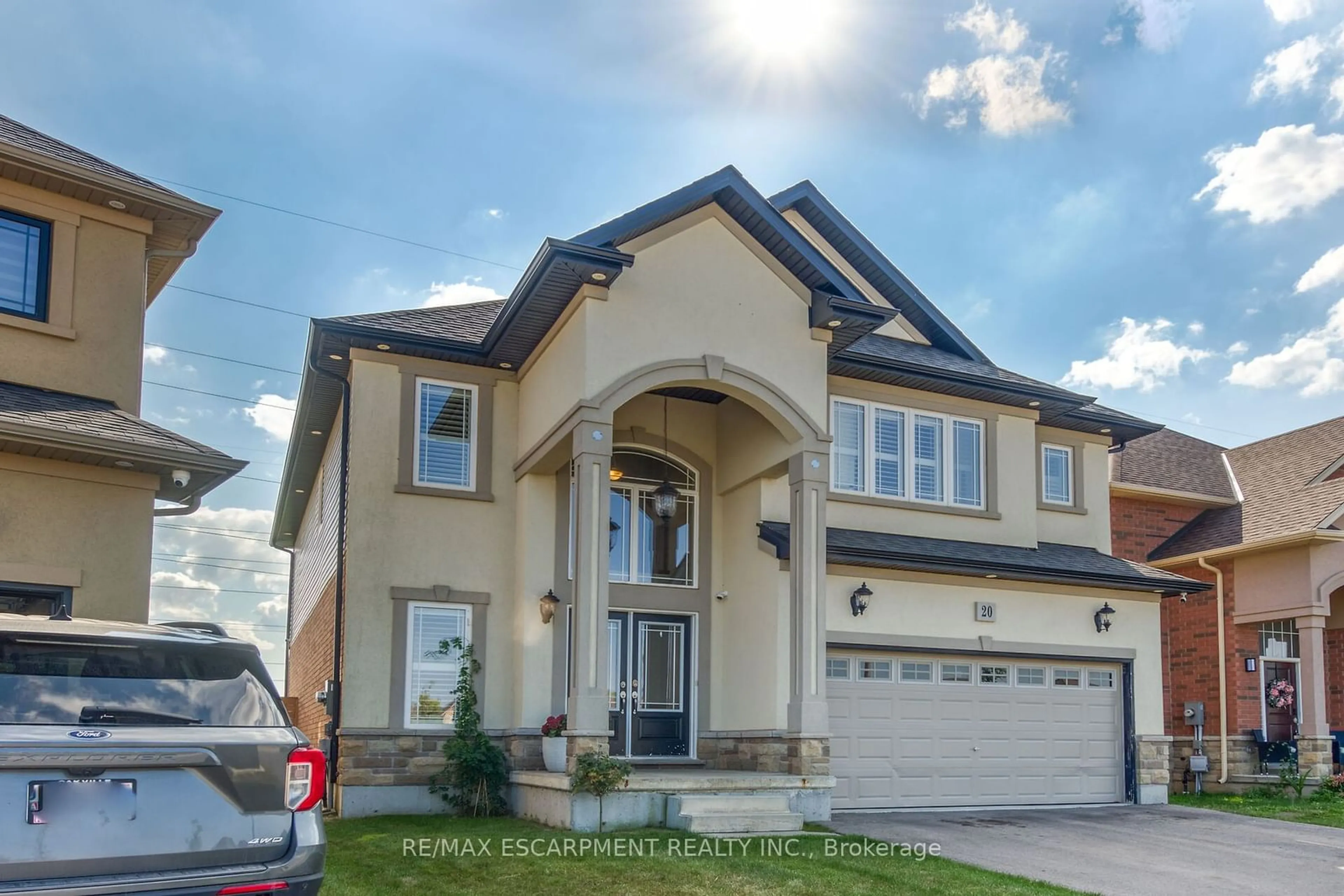 Home with vinyl exterior material, street for 20 DOLOMITI Crt, Hamilton Ontario L0R 1P0