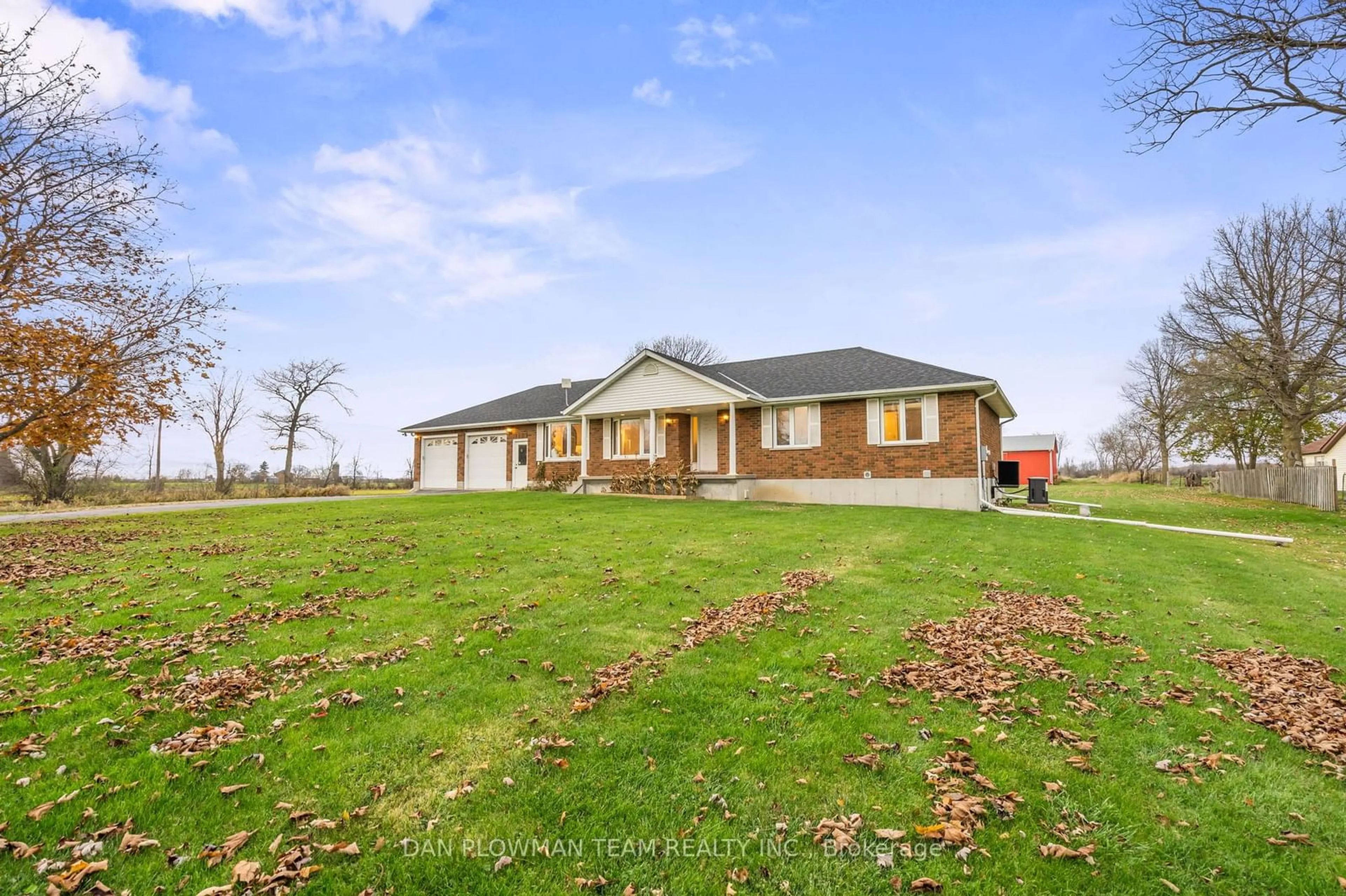 A pic from outside/outdoor area/front of a property/back of a property/a pic from drone, building for 337 Airport Pkwy, Belleville Ontario K8N 4Z6