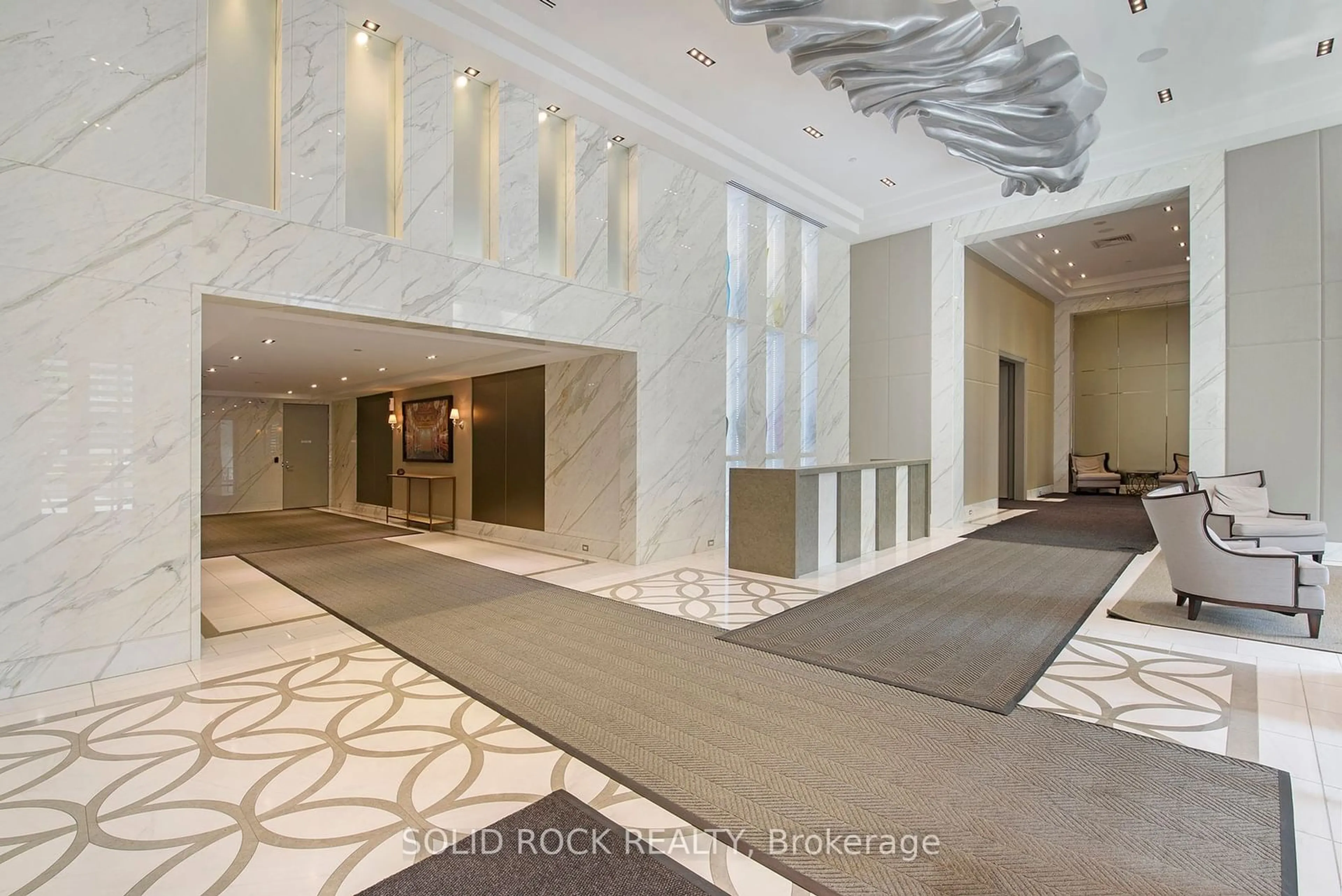 Indoor foyer for 111 Champagne Ave #1010, Dows Lake - Civic Hospital and Area Ontario K1S 5V3