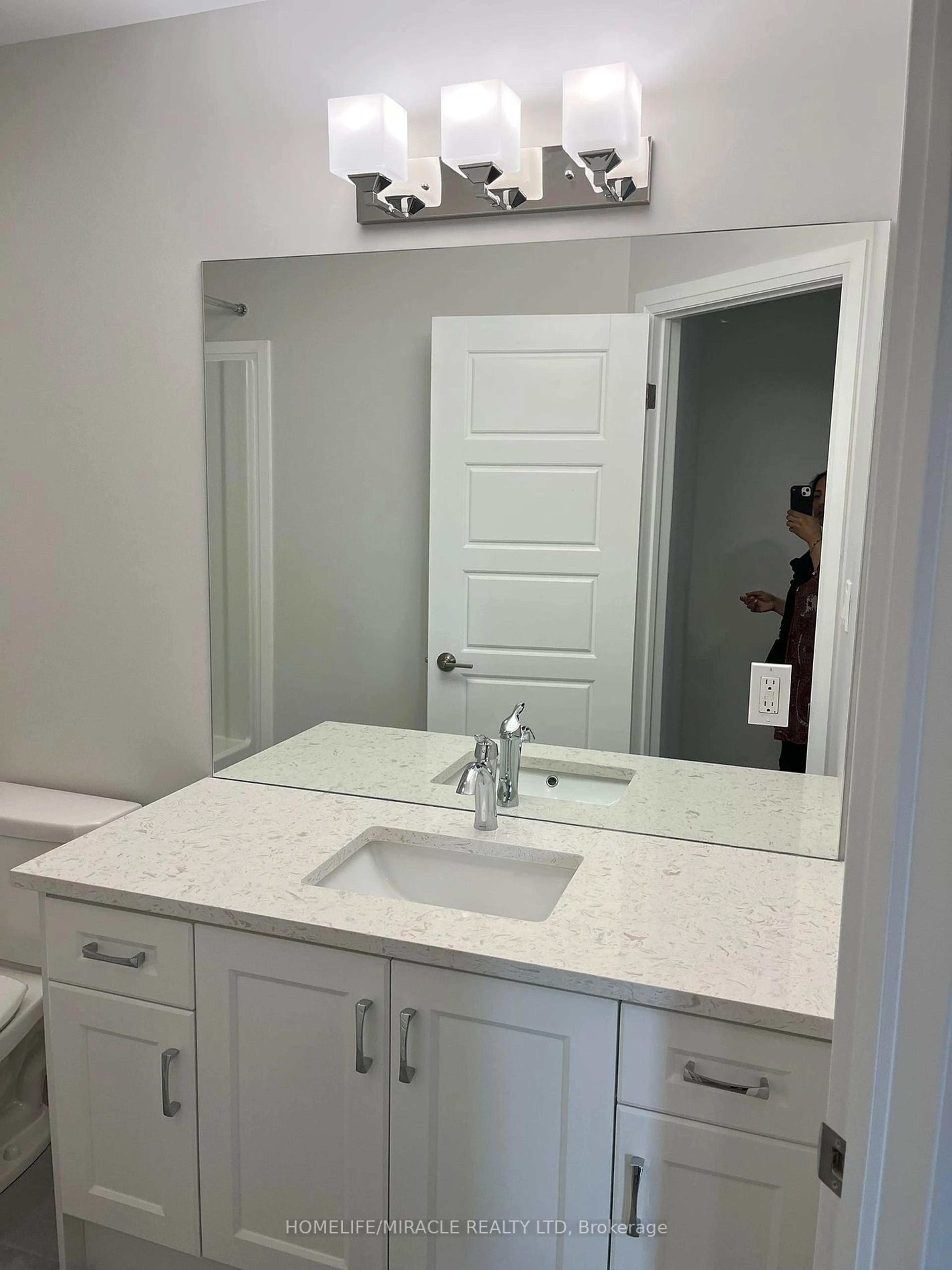 Contemporary bathroom, ceramic/tile floor for 121 Marconi Crt, London Ontario N5V 0C9