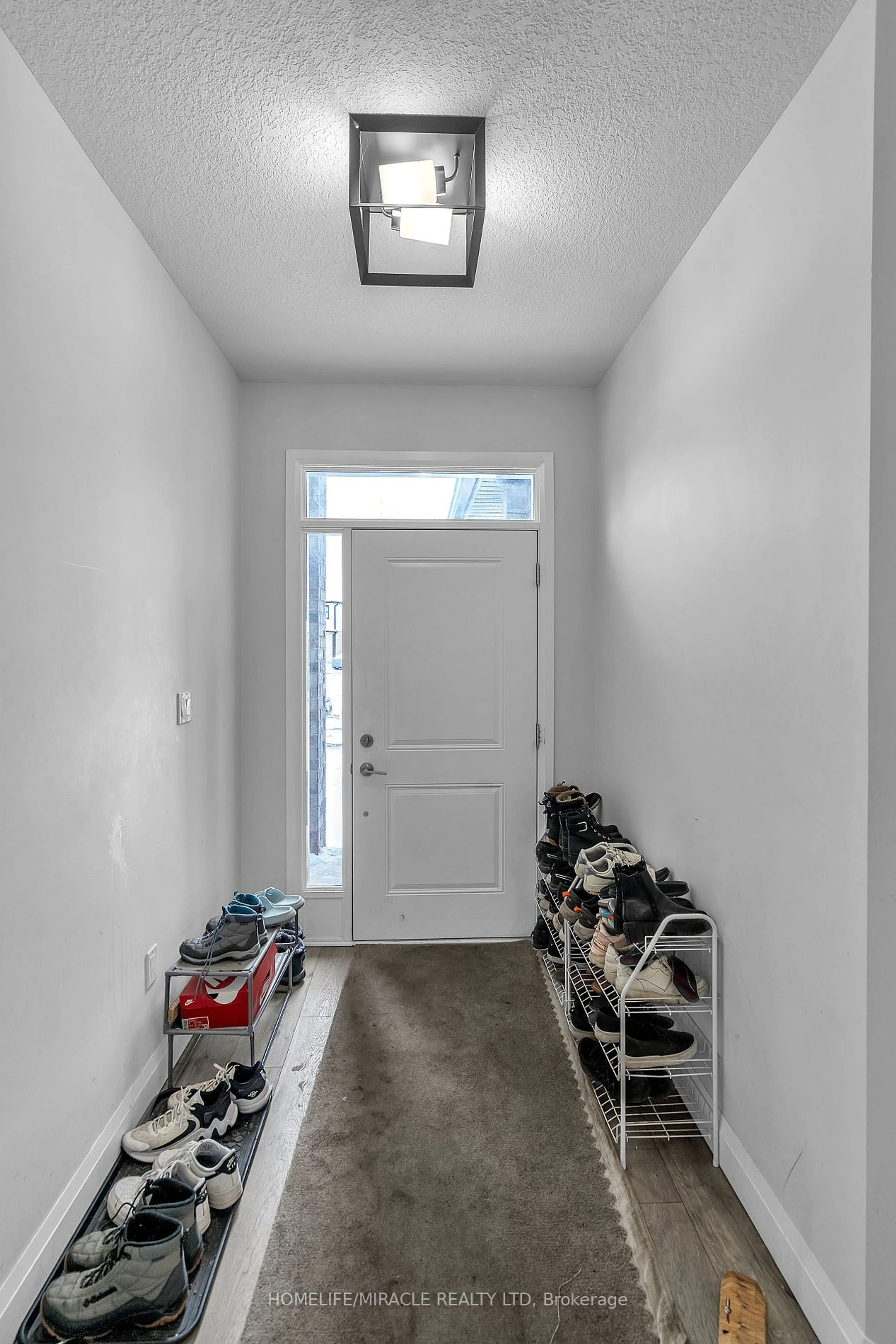 Indoor entryway for 121 Marconi Crt, London Ontario N5V 0C9