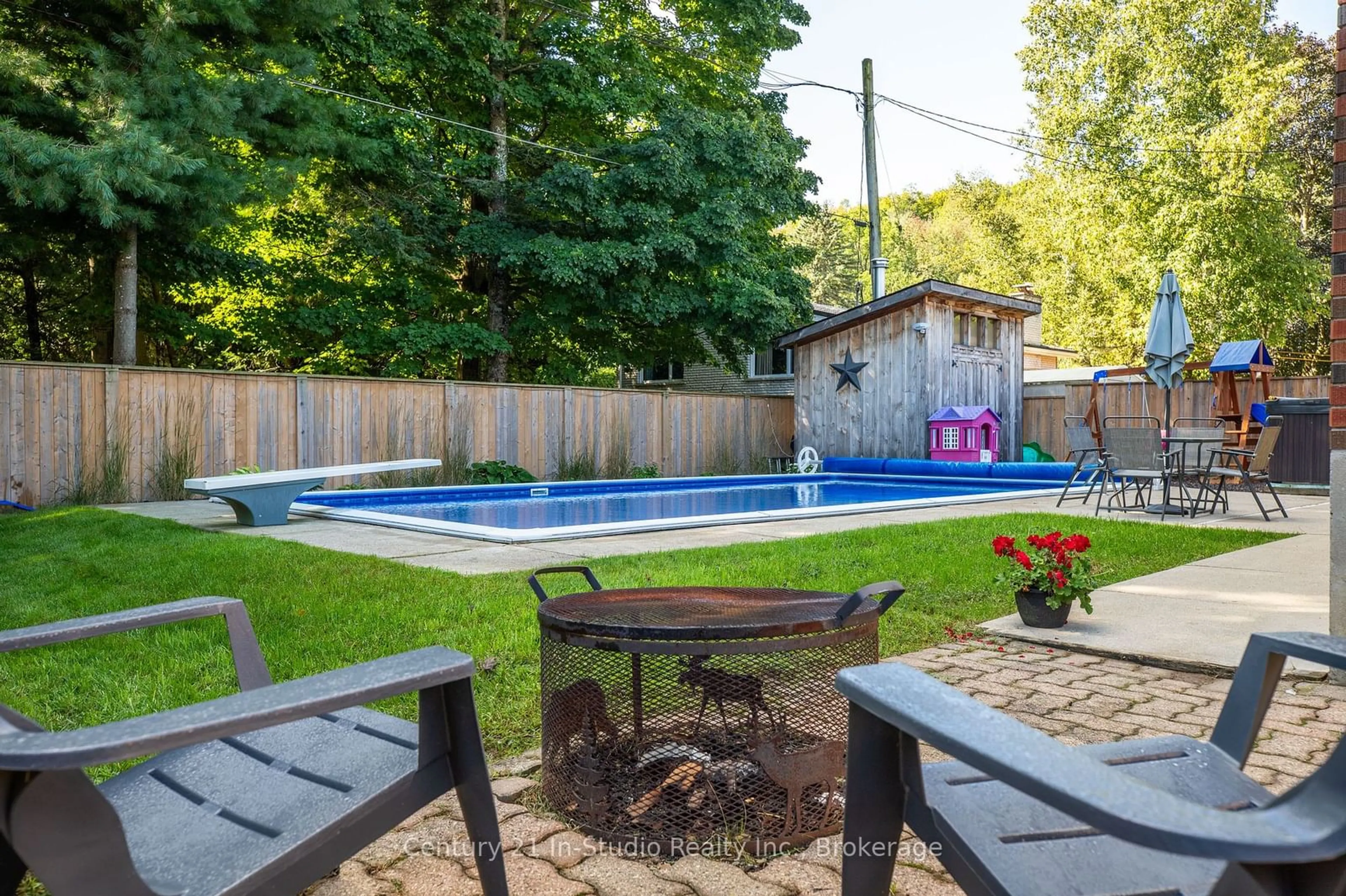 Pool for 583 6th St, Owen Sound Ontario N4K 3L2