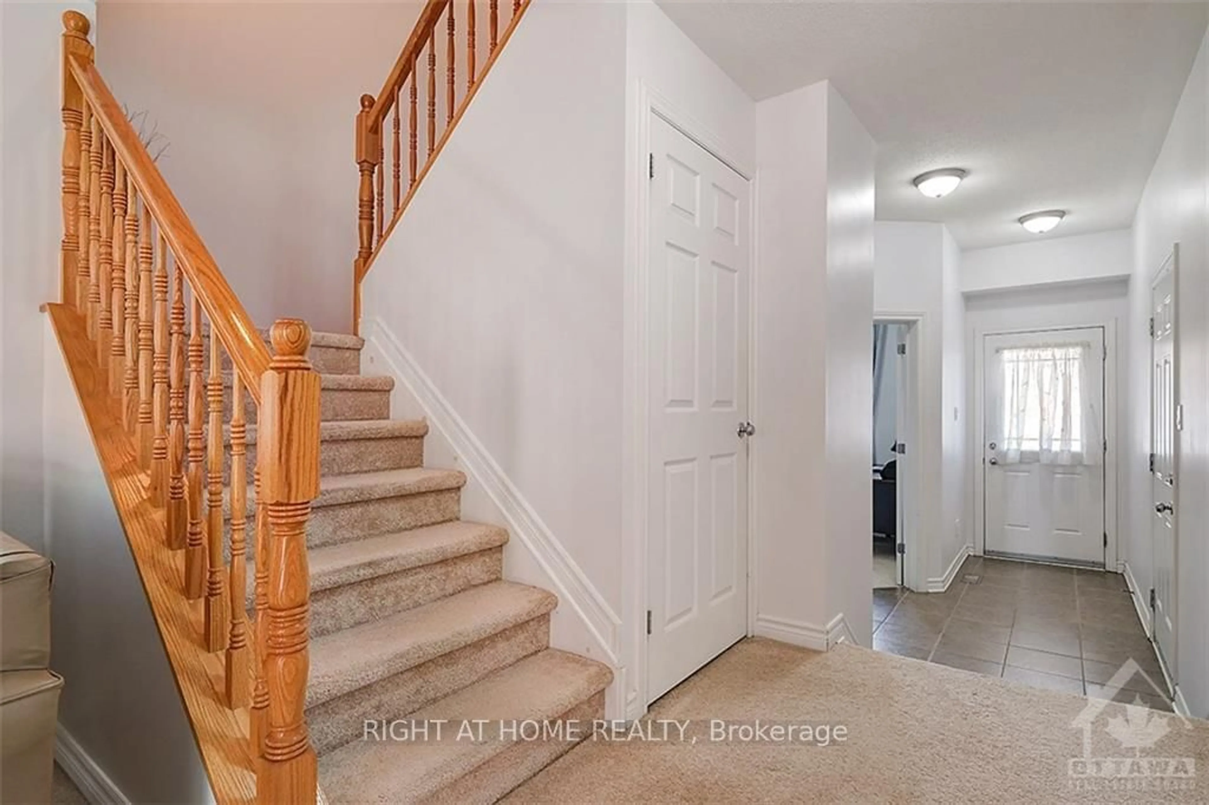 Indoor entryway for 849 Clearbrook Dr, Barrhaven Ontario K2J 0B3