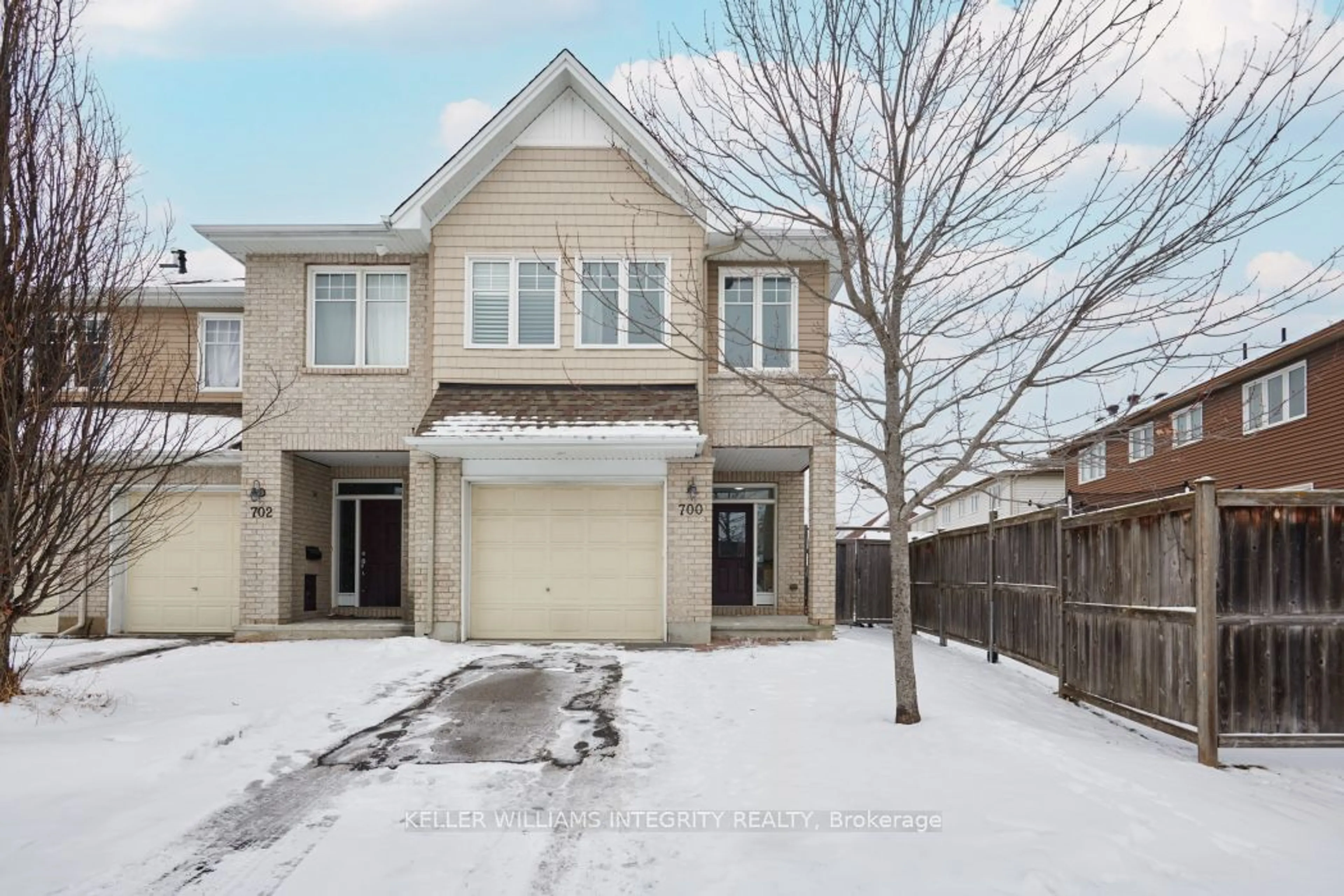 A pic from outside/outdoor area/front of a property/back of a property/a pic from drone, street for 700 Hazelnut Cres, Blossom Park - Airport and Area Ontario K1T 0K1