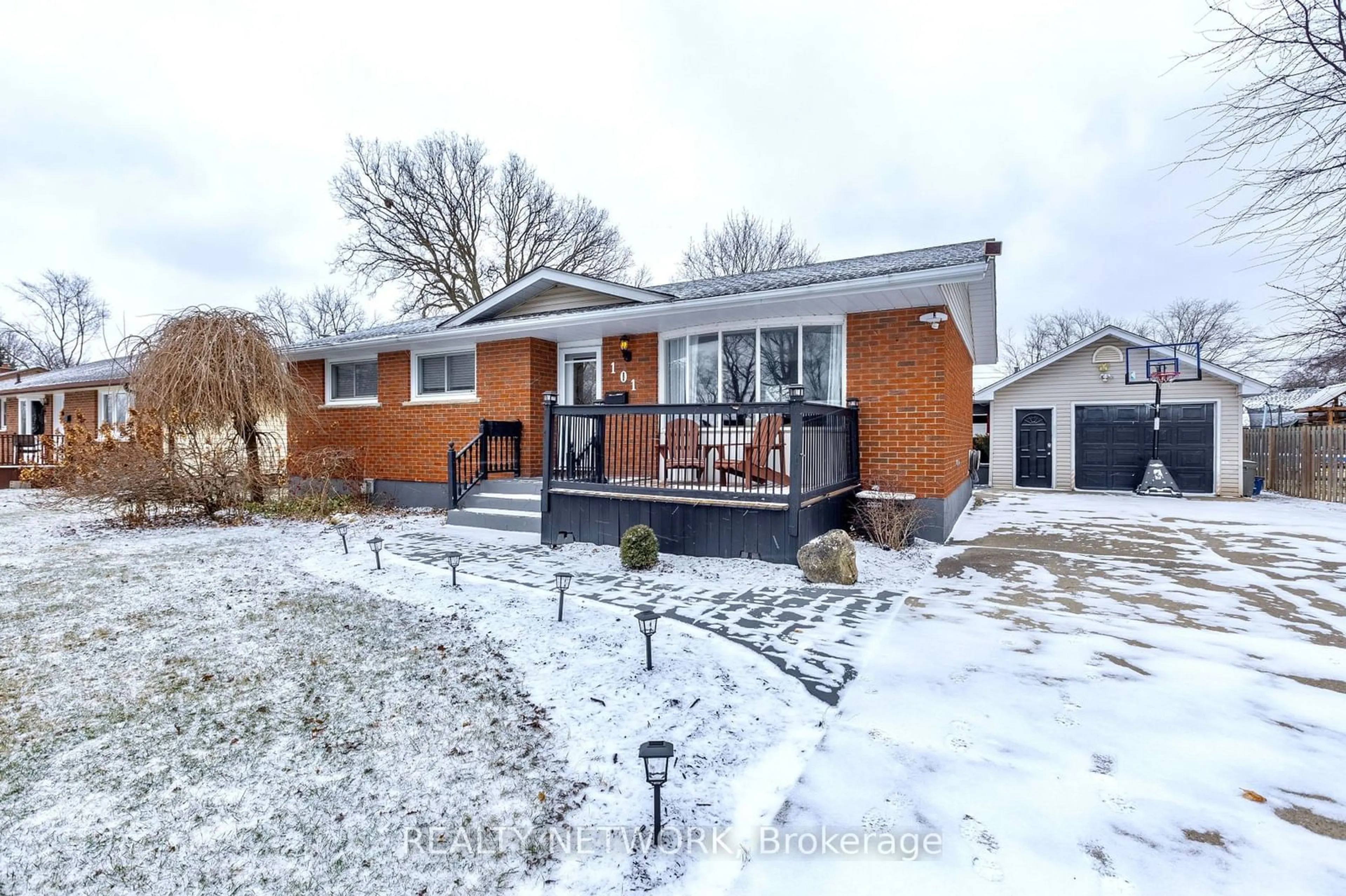 Home with brick exterior material, street for 101 James St, Welland Ontario L3B 5M5