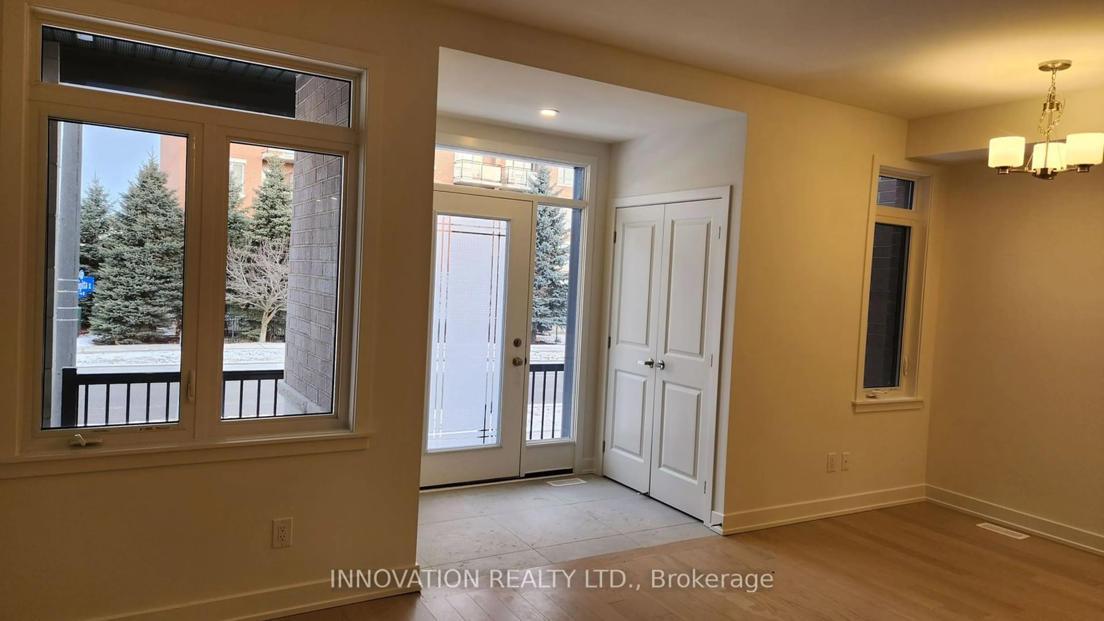 Indoor entryway for 815 ANCIANO Cres, Kanata Ontario K2S 2R7