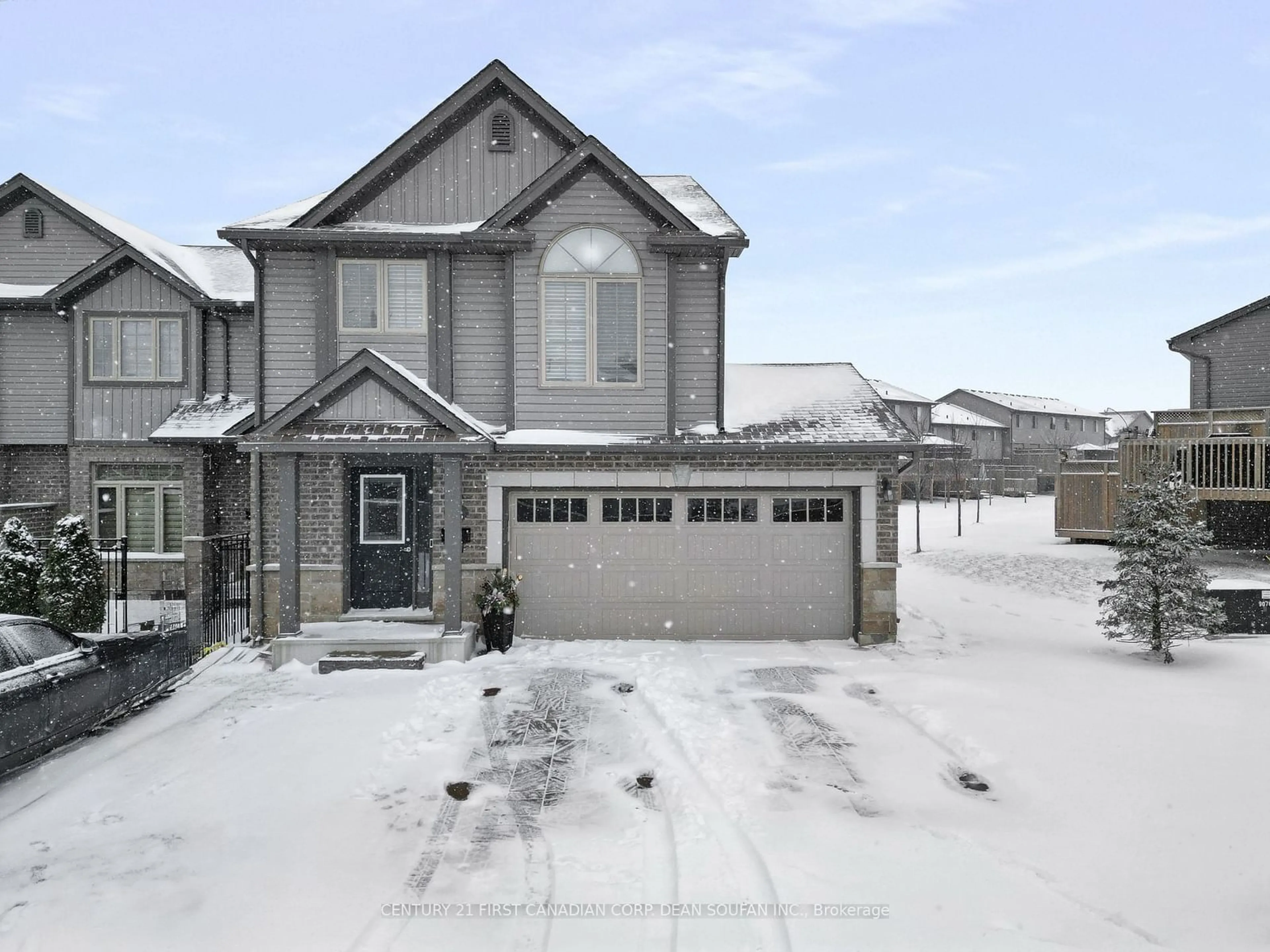 A pic from outside/outdoor area/front of a property/back of a property/a pic from drone, street for 3400 Castle Rock Pl #63, London Ontario N6L 0E4