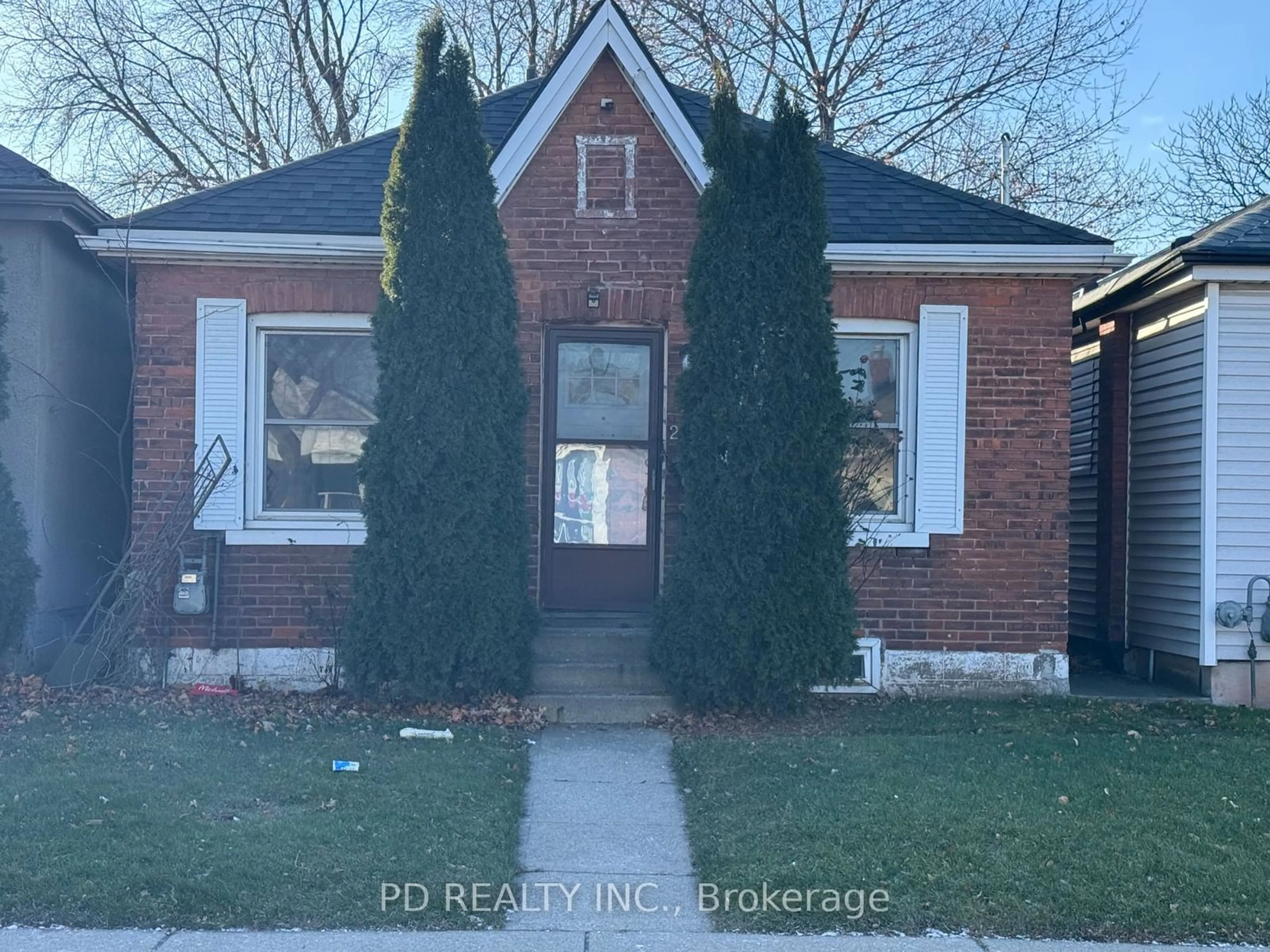 Home with brick exterior material, street for 28 Harrison Ave, Hamilton Ontario L8H 2Z7