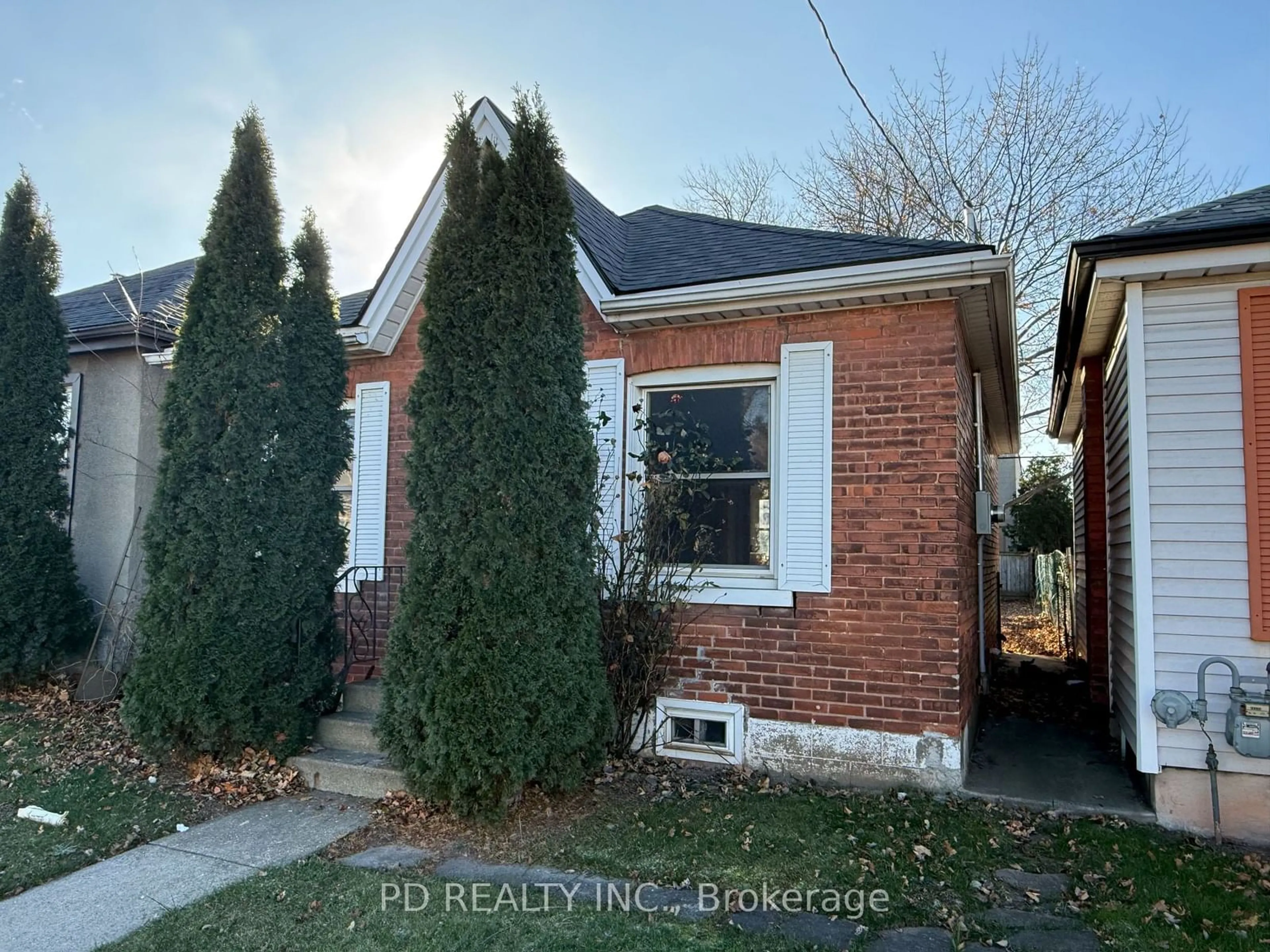 Home with brick exterior material, street for 28 Harrison Ave, Hamilton Ontario L8H 2Z7