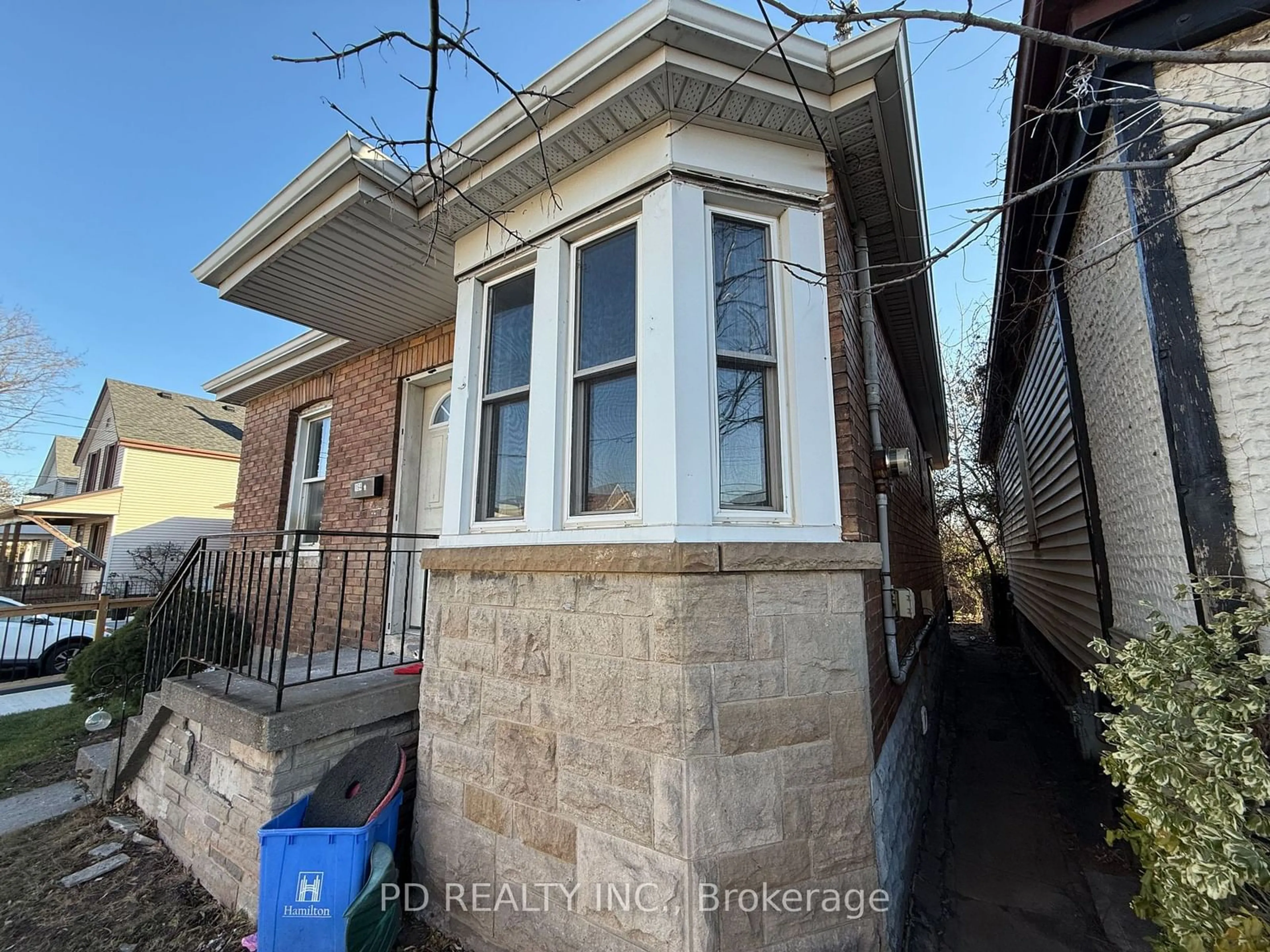 Home with brick exterior material, street for 164 London St, Hamilton Ontario L8H 4B8