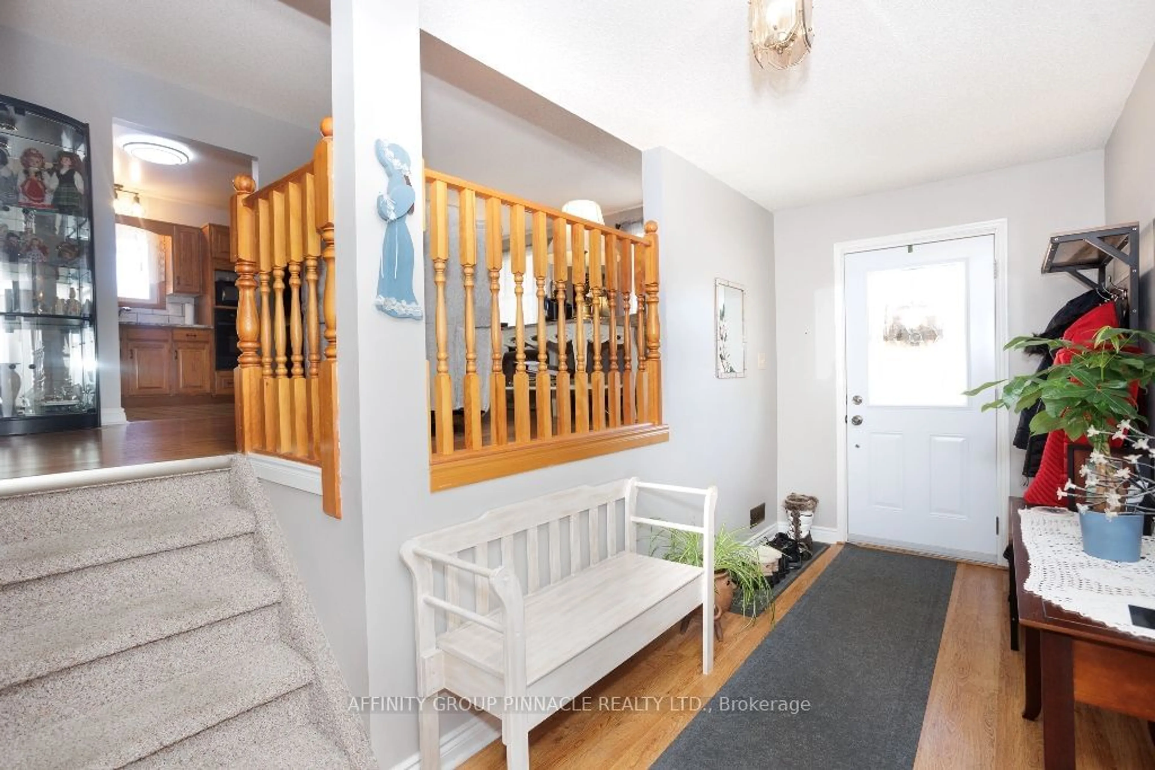 Indoor entryway for 294 Mary St, Kawartha Lakes Ontario K9V 5S7