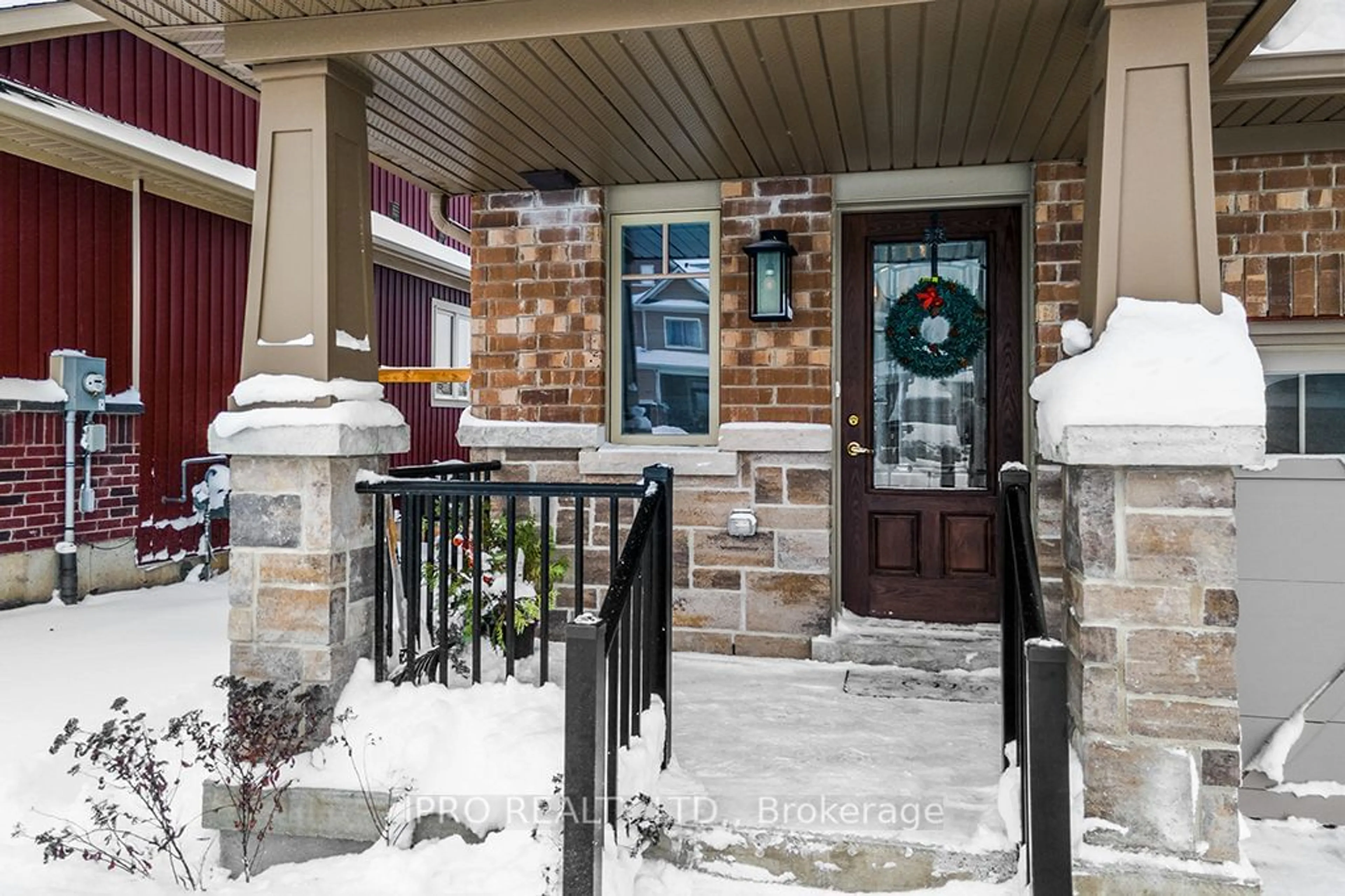 Indoor entryway for 120 Stonebrook Way, Grey Highlands Ontario N0C 1H0