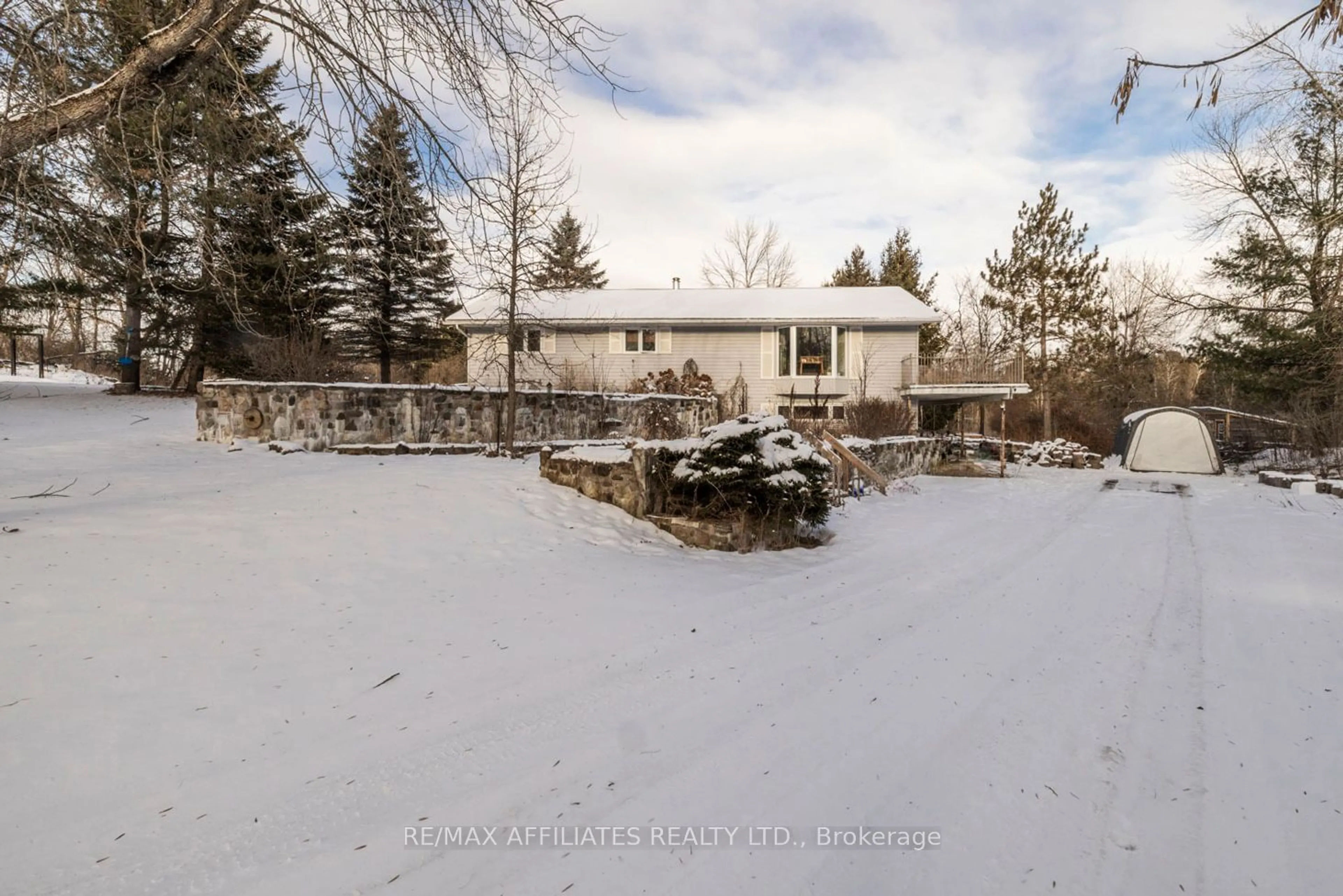 A pic from outside/outdoor area/front of a property/back of a property/a pic from drone, unknown for 128 Concession 12A Lanark Rd, Lanark Highlands Ontario K7C 0C5