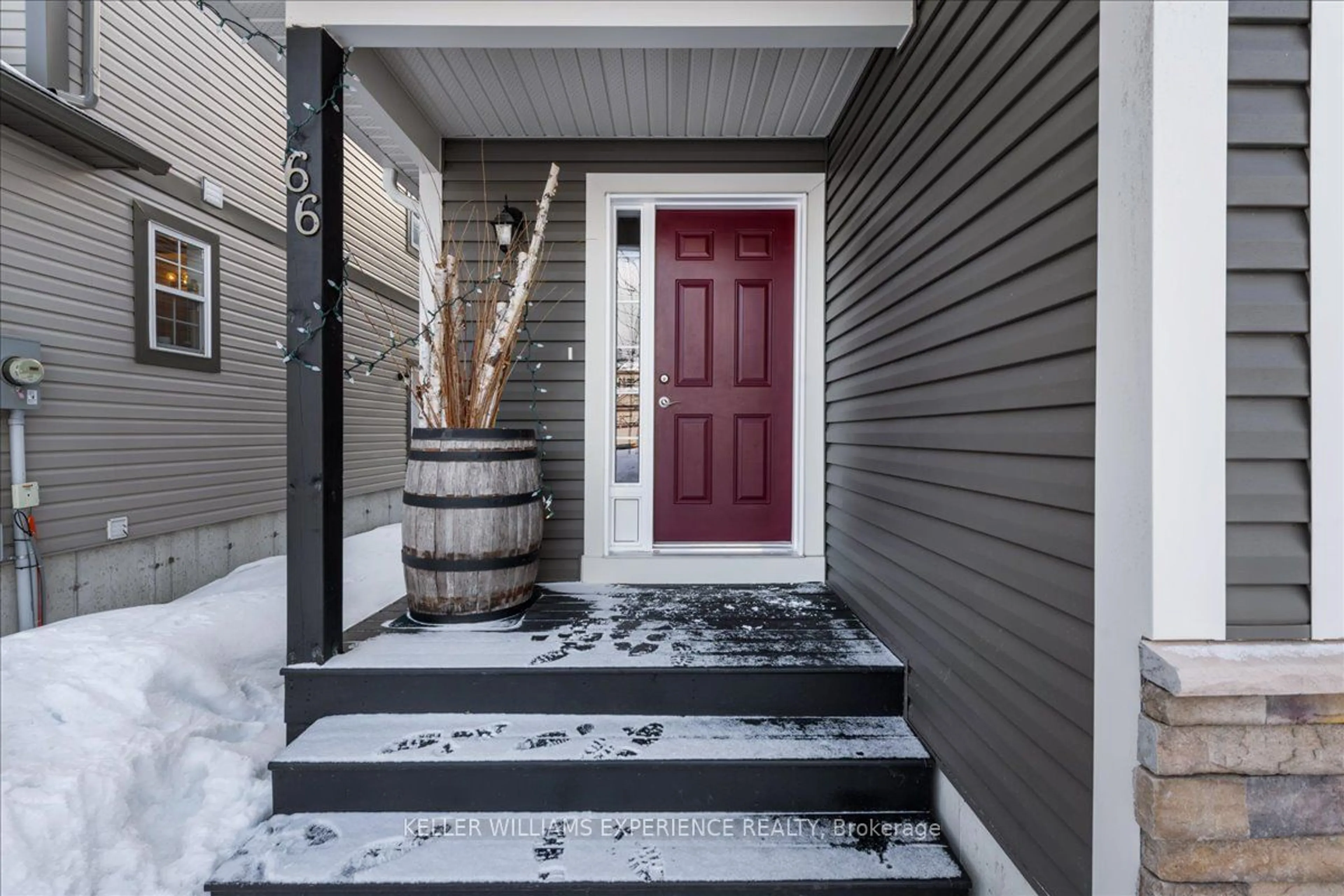 Indoor entryway for 66 Fieldstream Chse, Bracebridge Ontario P1L 1W9