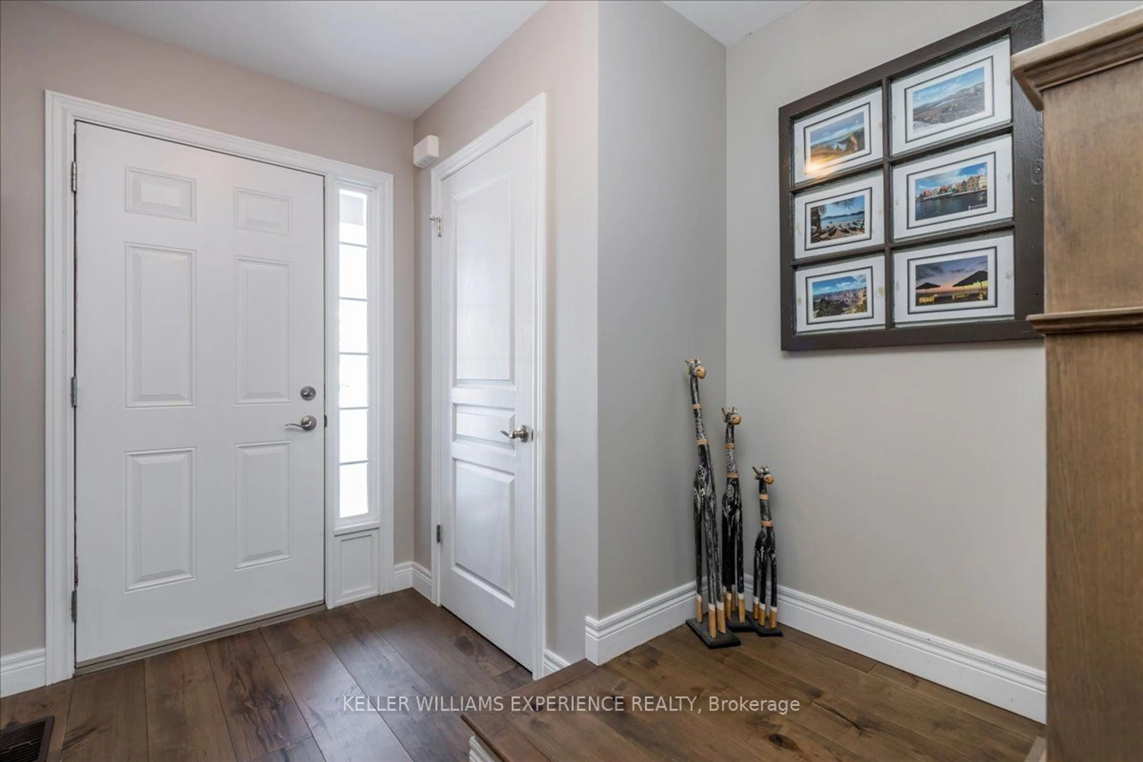 Indoor entryway for 66 Fieldstream Chse, Bracebridge Ontario P1L 1W9