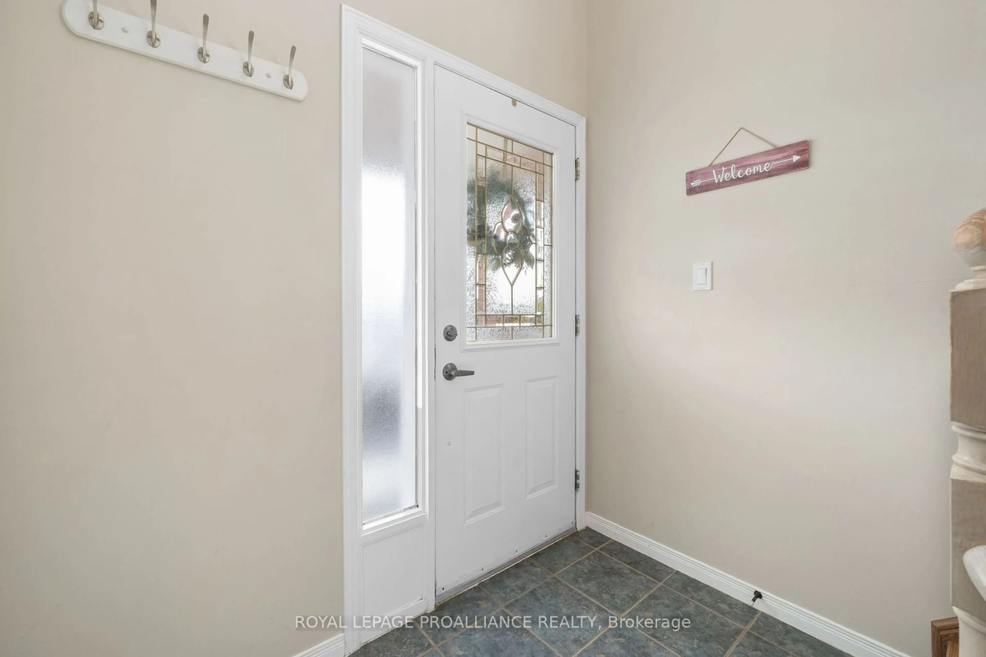 Indoor entryway for 27 Loraine Ave, Quinte West Ontario K8V 6R4