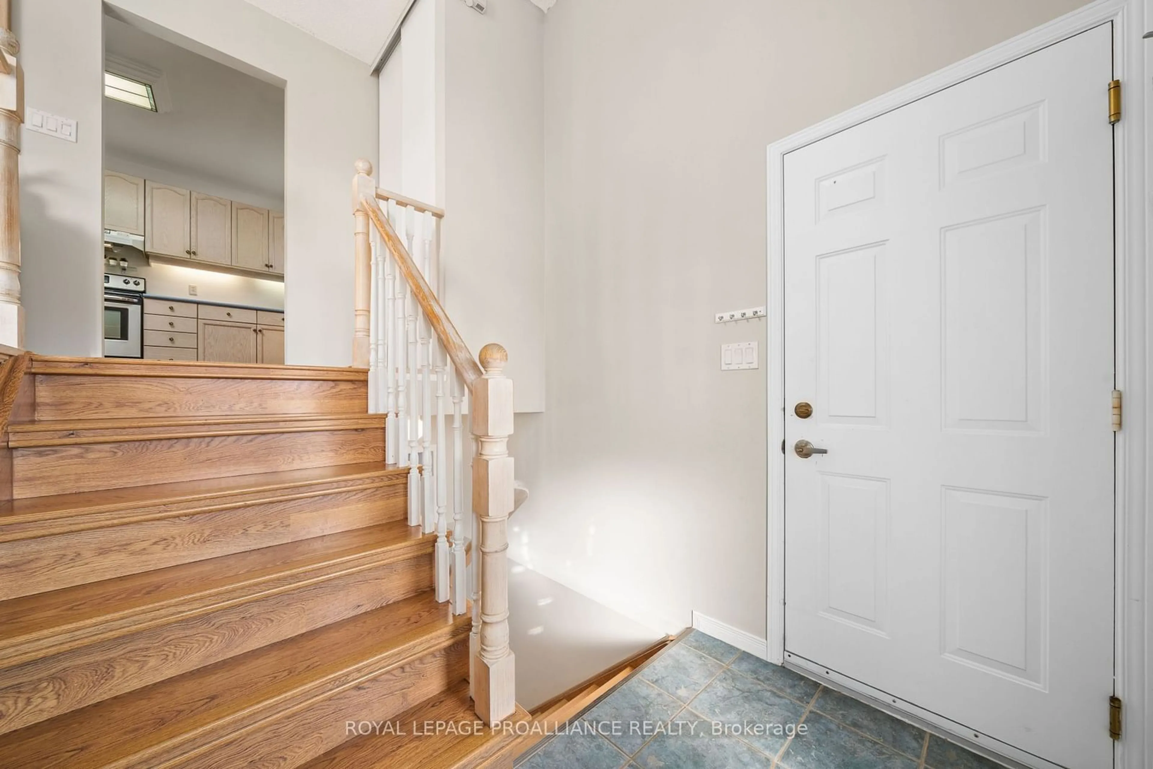 Indoor entryway for 27 Loraine Ave, Quinte West Ontario K8V 6R4