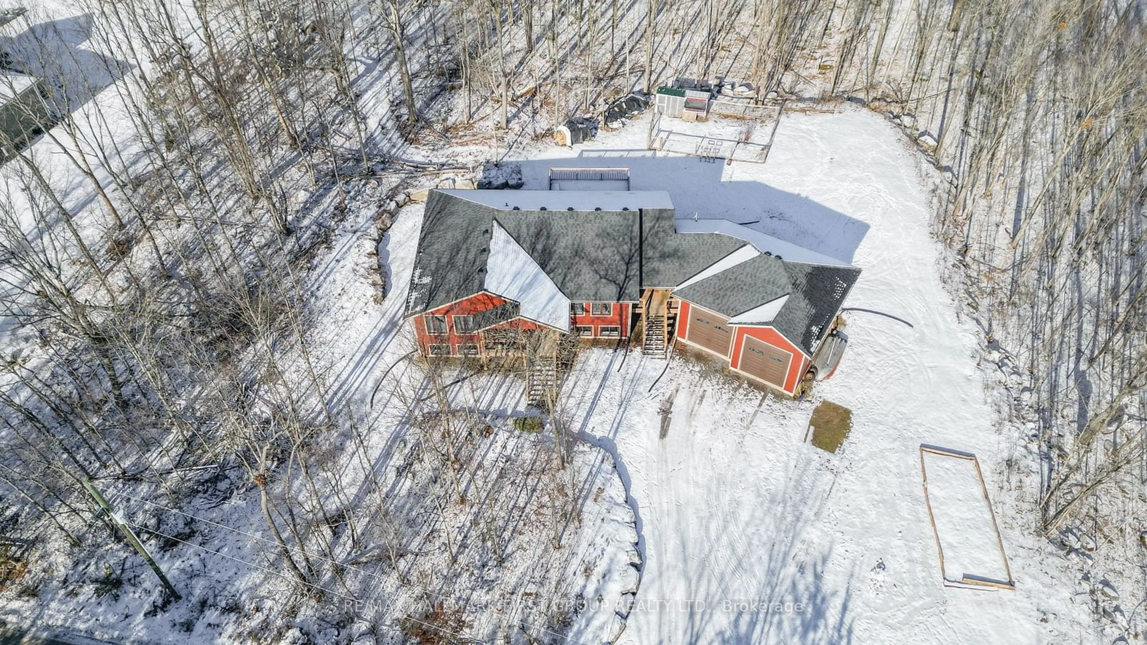 A pic from outside/outdoor area/front of a property/back of a property/a pic from drone, building for 385 Flatrock Rd, Tweed Ontario K0K 2Y0