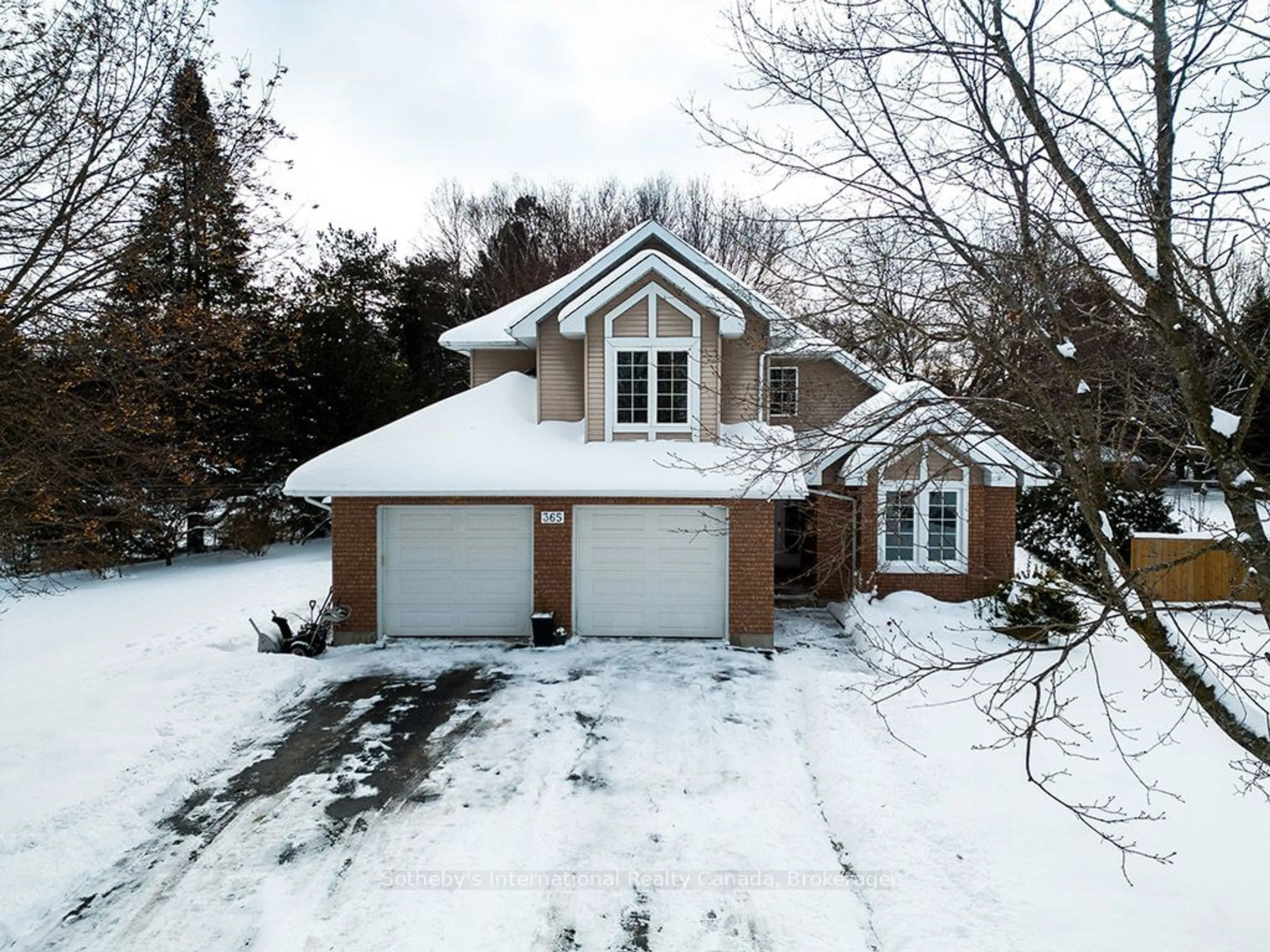 A pic from outside/outdoor area/front of a property/back of a property/a pic from drone, street for 365 Kramer Crt, Georgian Bluffs Ontario N4K 6M3