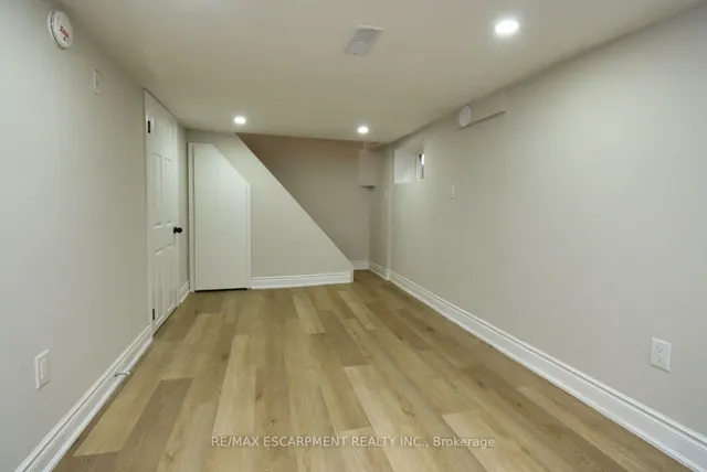 Additional property image - 32 Vansitmart Ave