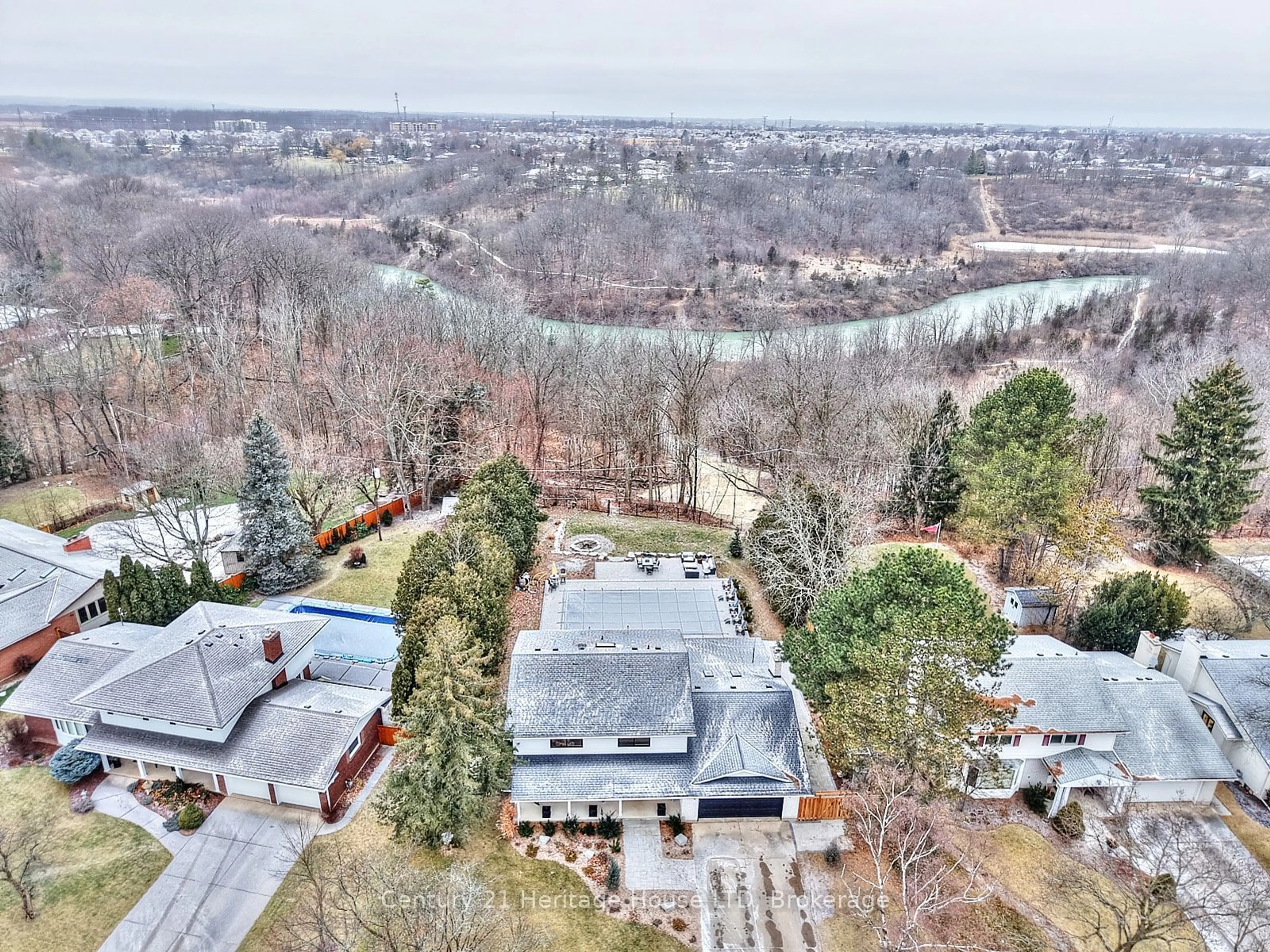 A pic from outside/outdoor area/front of a property/back of a property/a pic from drone, water/lake/river/ocean view for 266 Riverview Blvd, St. Catharines Ontario L2T 3N4