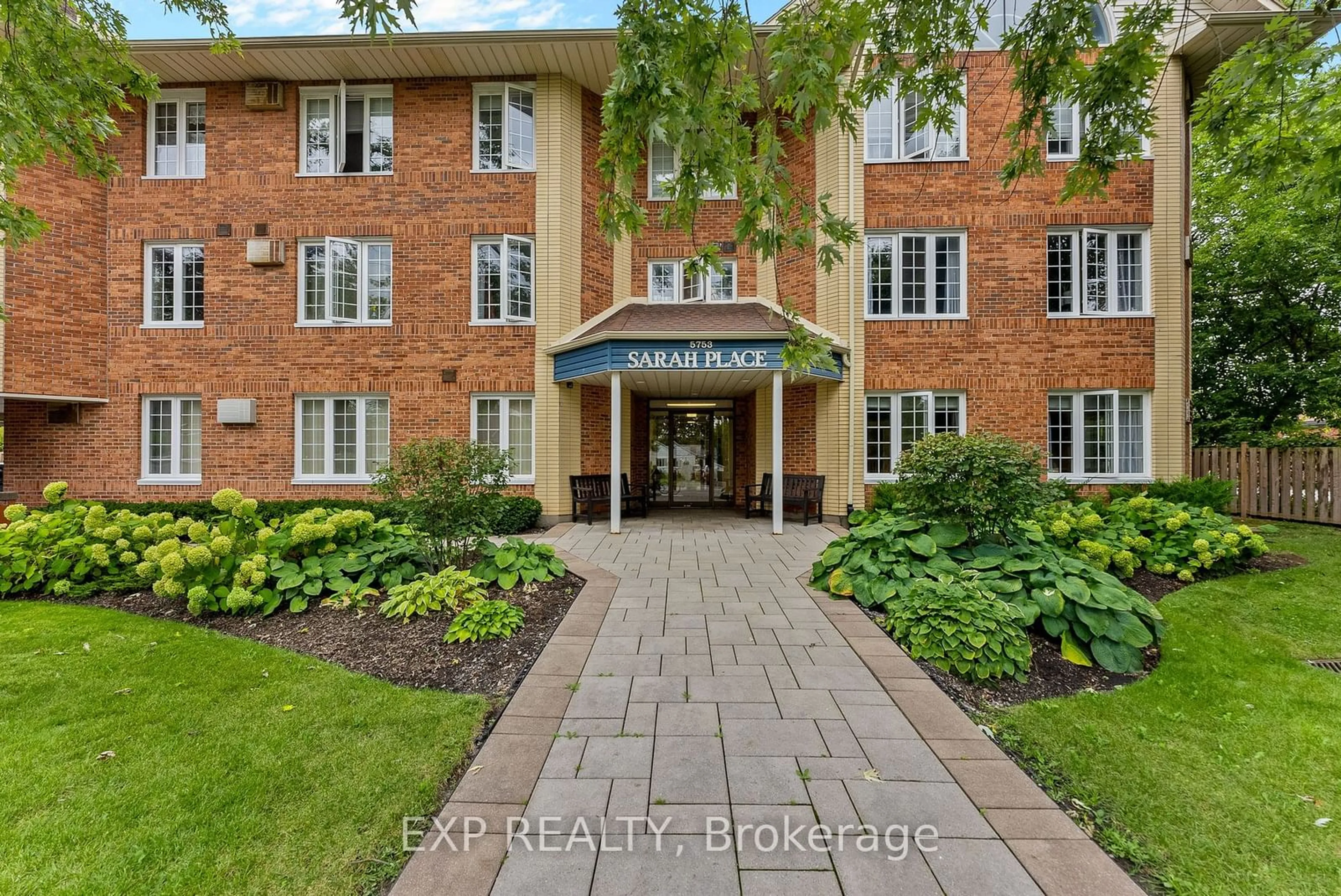 Indoor entryway for 5753 Morrison St #103, Niagara Falls Ontario L2E 2E8