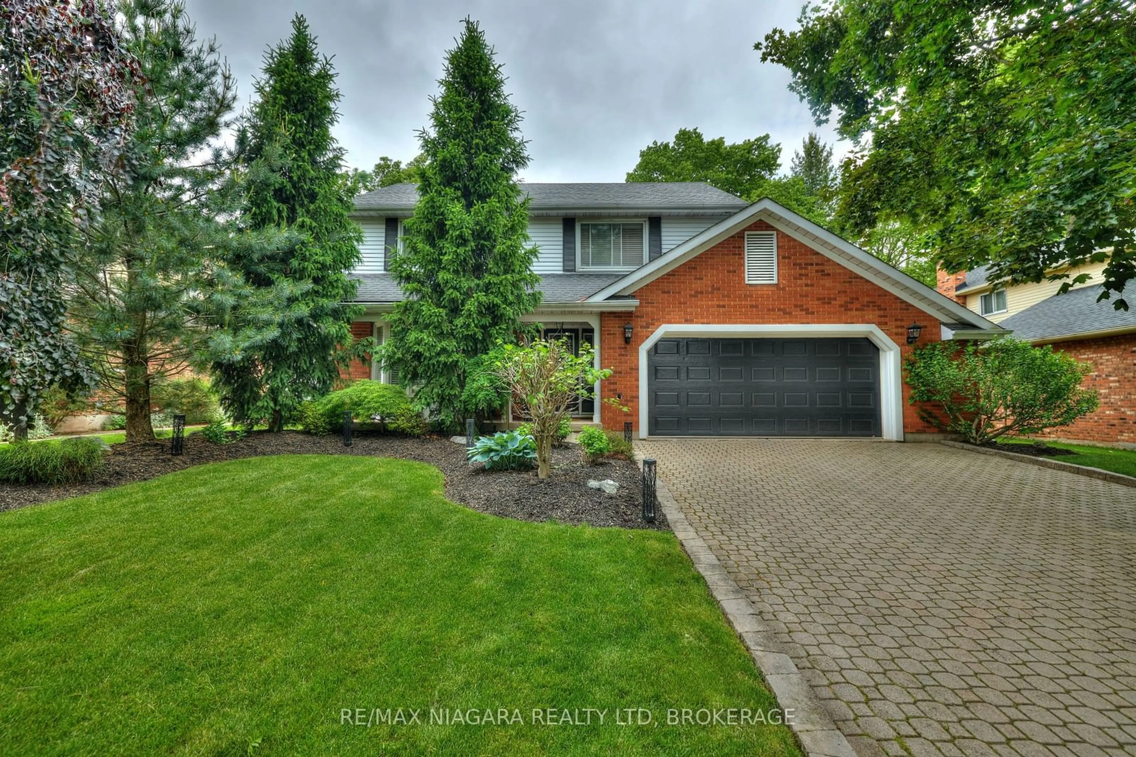 Home with brick exterior material, street for 70 Millbridge Cres, Pelham Ontario L0S 1E1