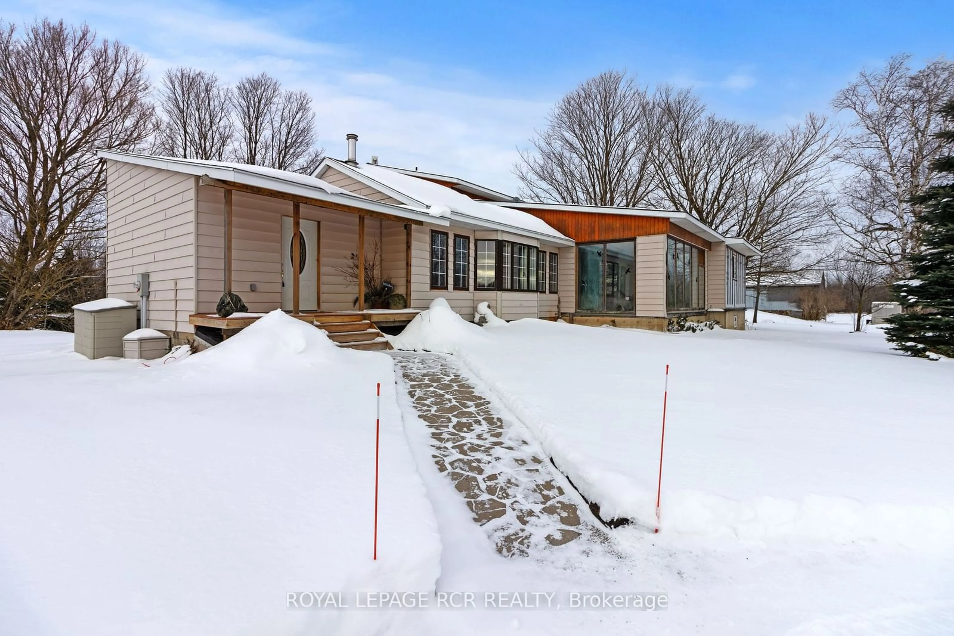 A pic from outside/outdoor area/front of a property/back of a property/a pic from drone, street for 595133 Blind Line, Mono Ontario L9W 5N4